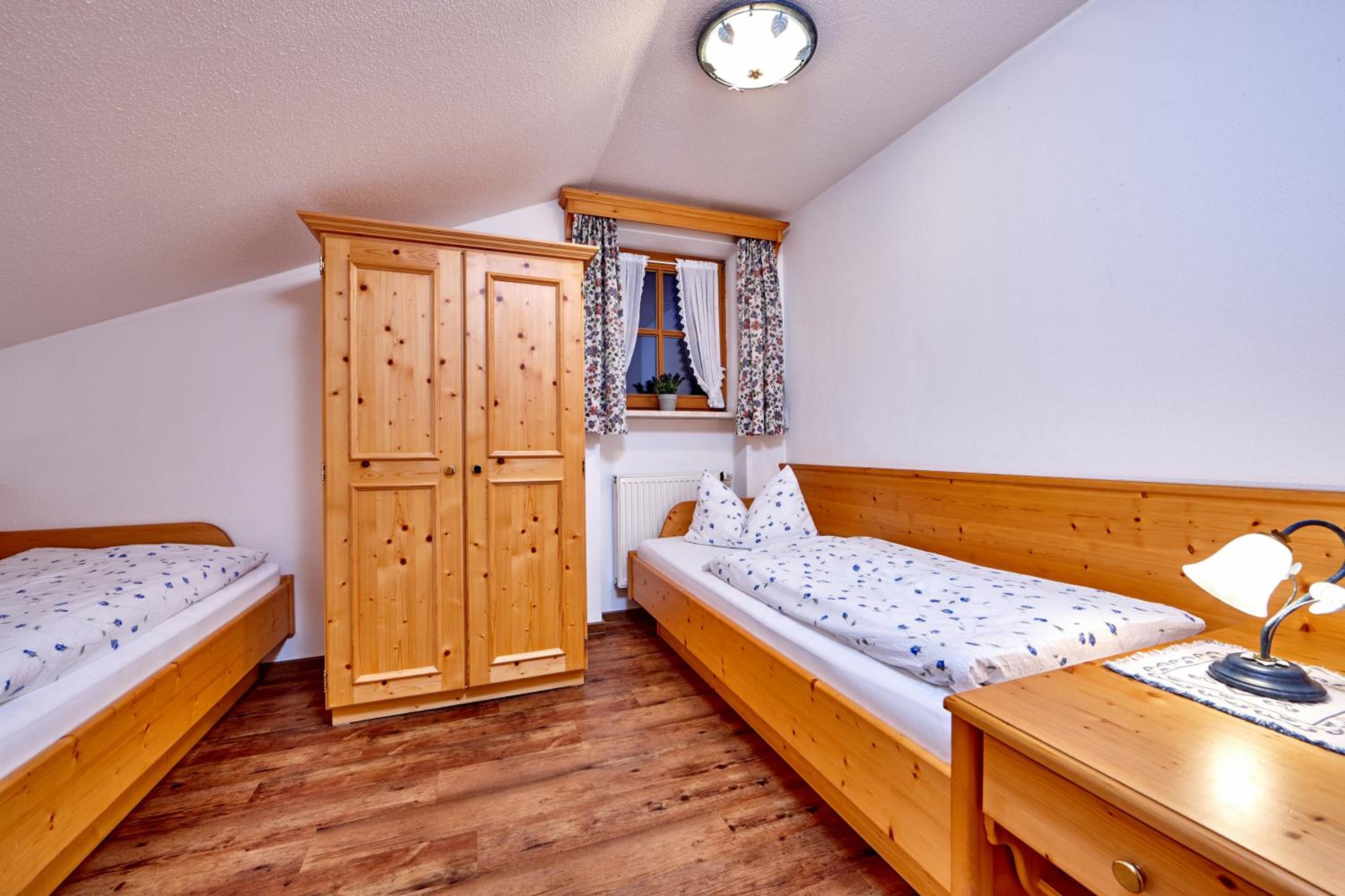 Two-Bedroom Apartment with Balcony and Mountain View  photo 3