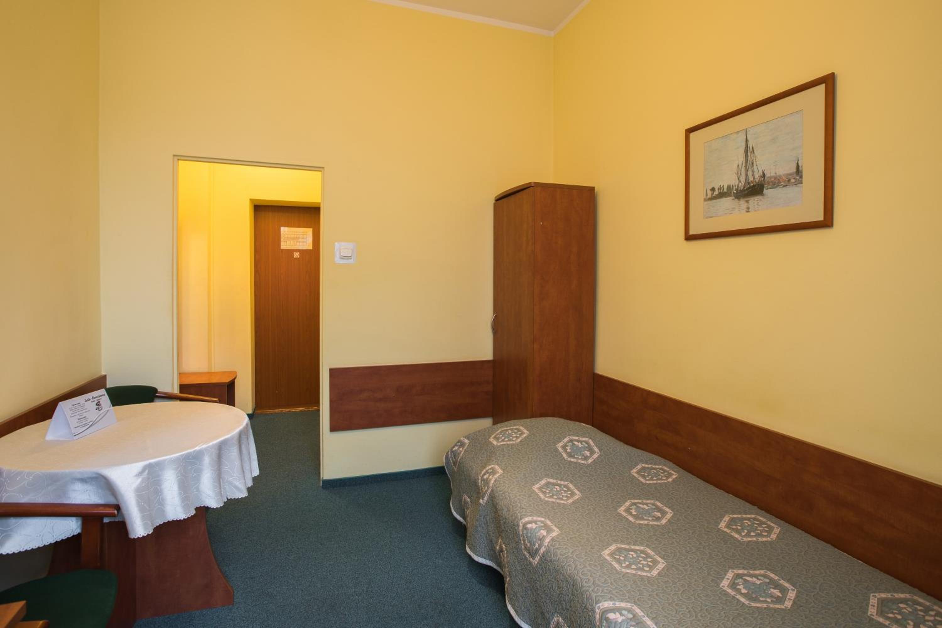 Single Room photo 3