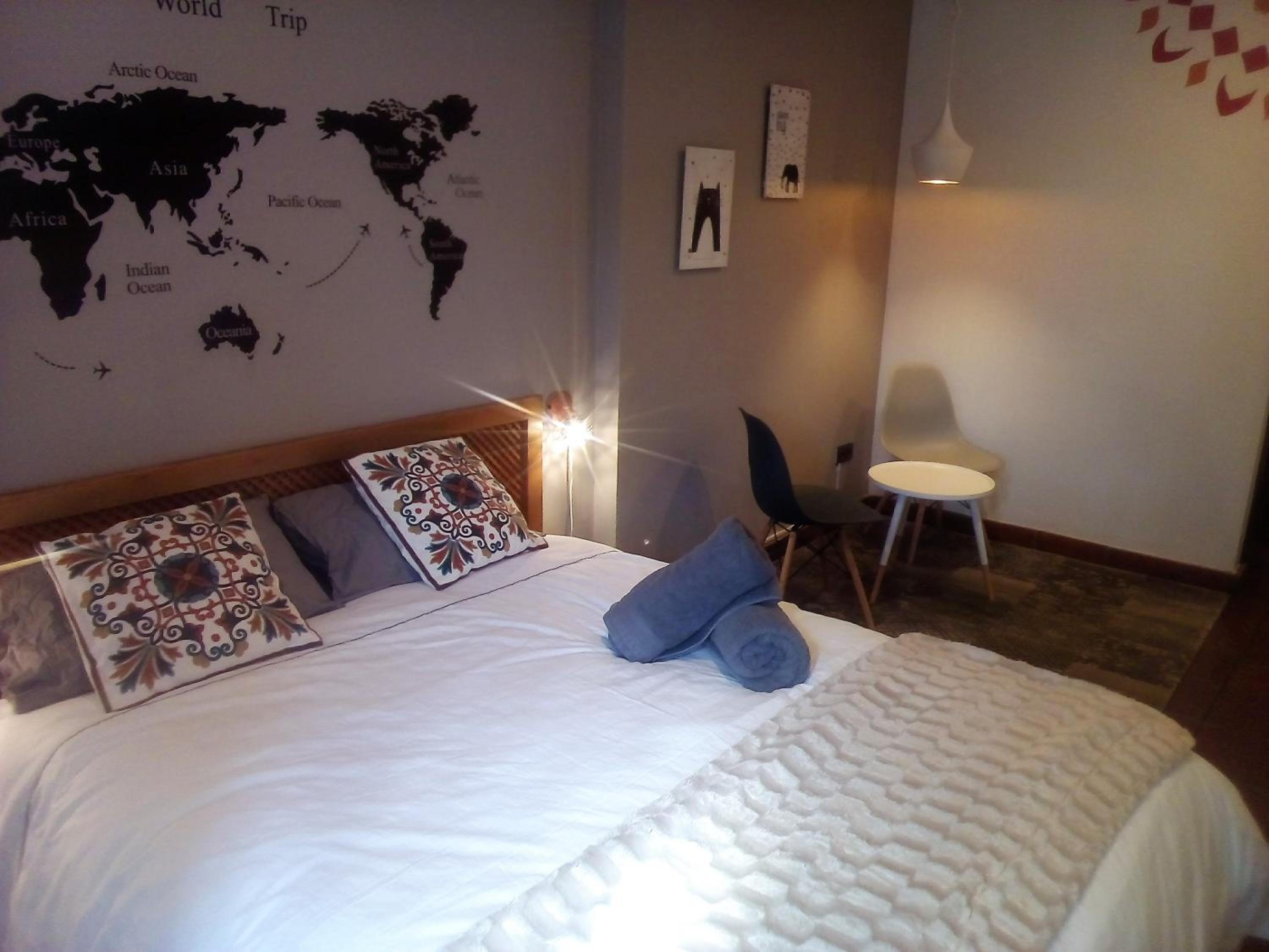 Double Room with Balcony - Photo 12