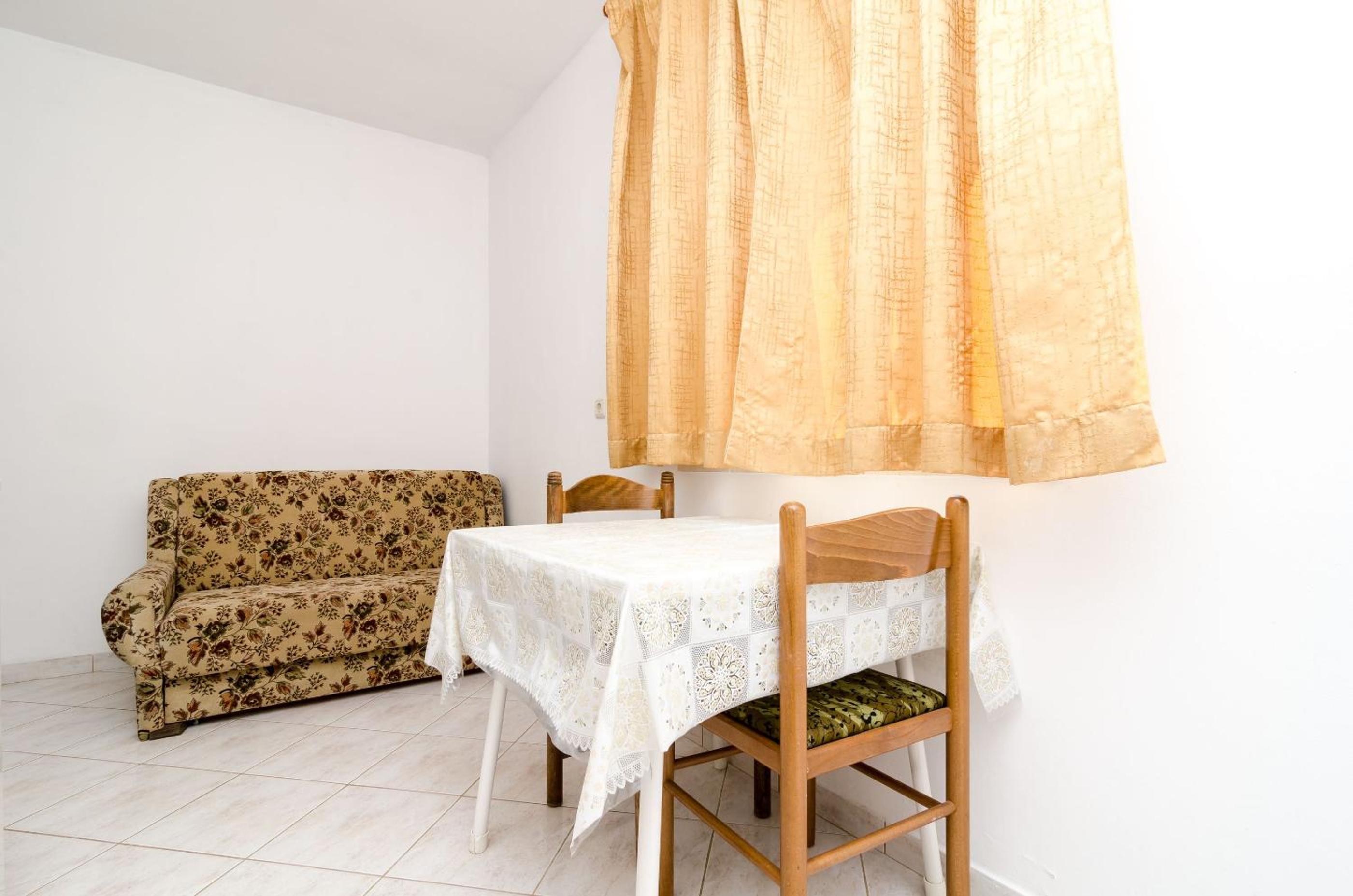 One-Bedroom Apartment with Balcony and Sea View photo 2