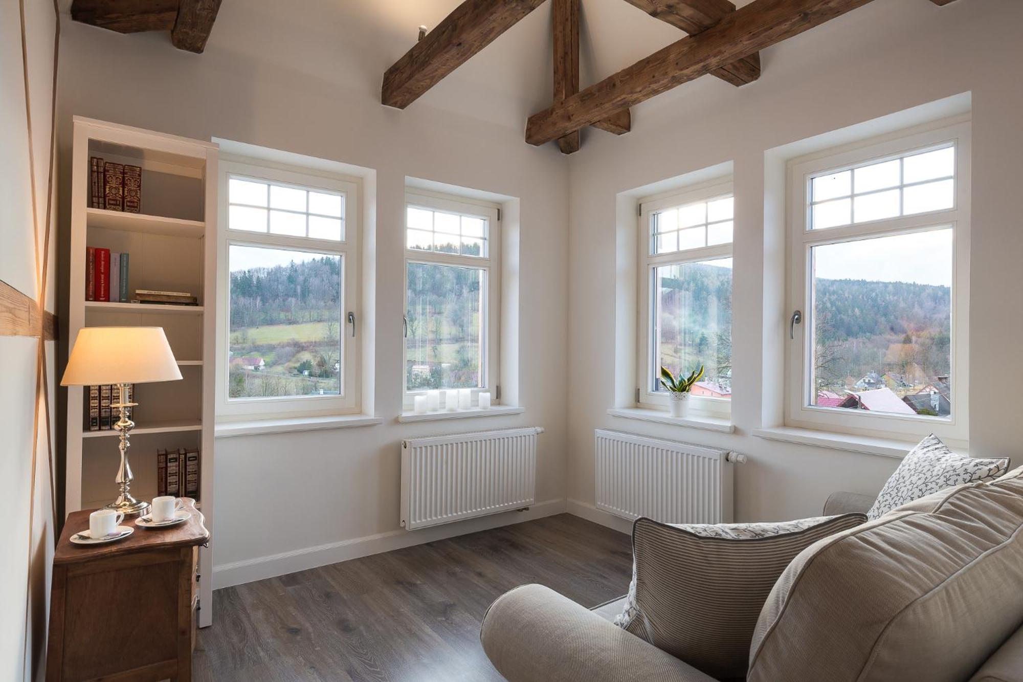 Two-Bedroom Apartment with Mountain View photo 2