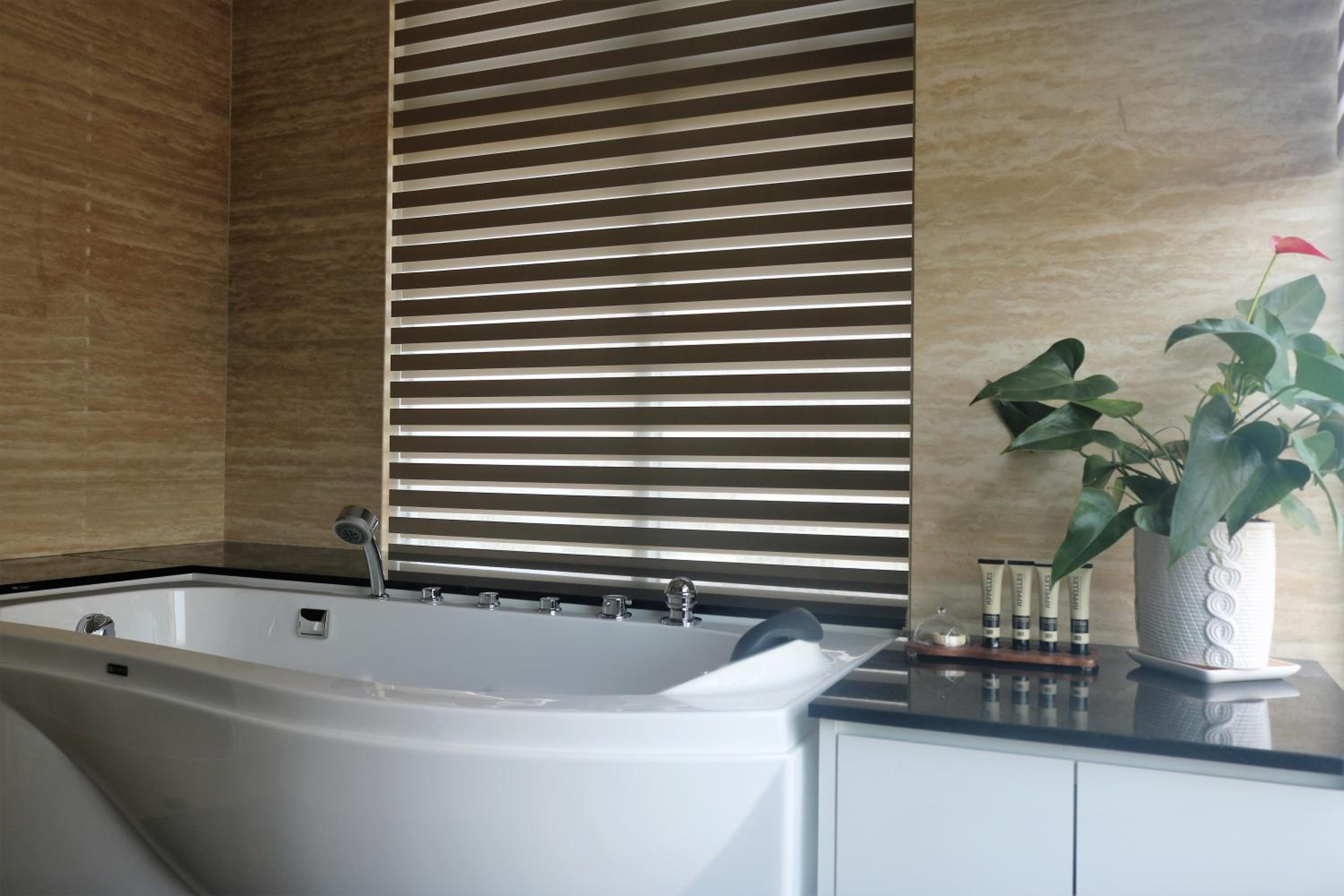  Executive King Room with Bathtub - Photo 6