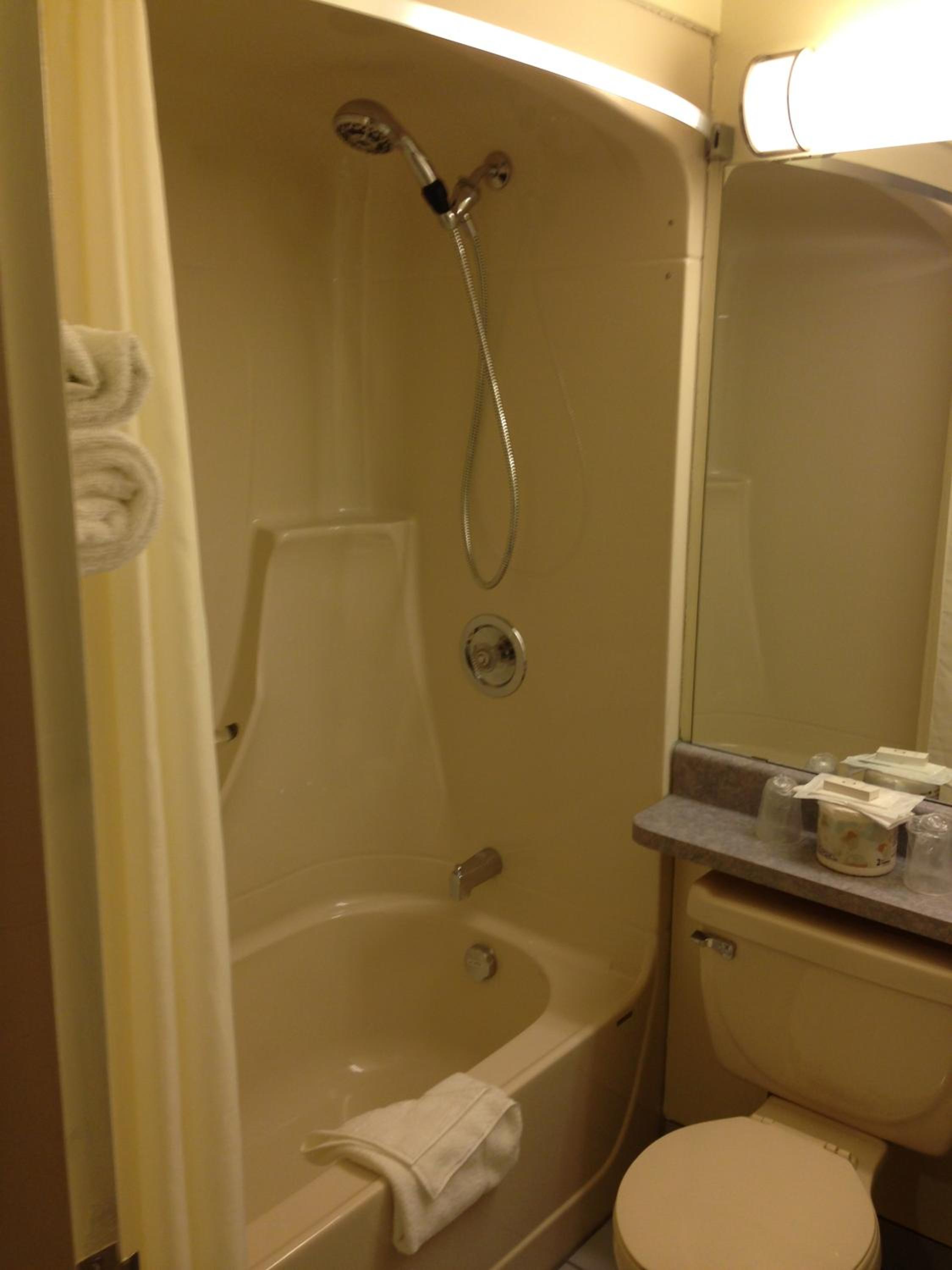Queen Room with Two Queen Beds - Photo 3