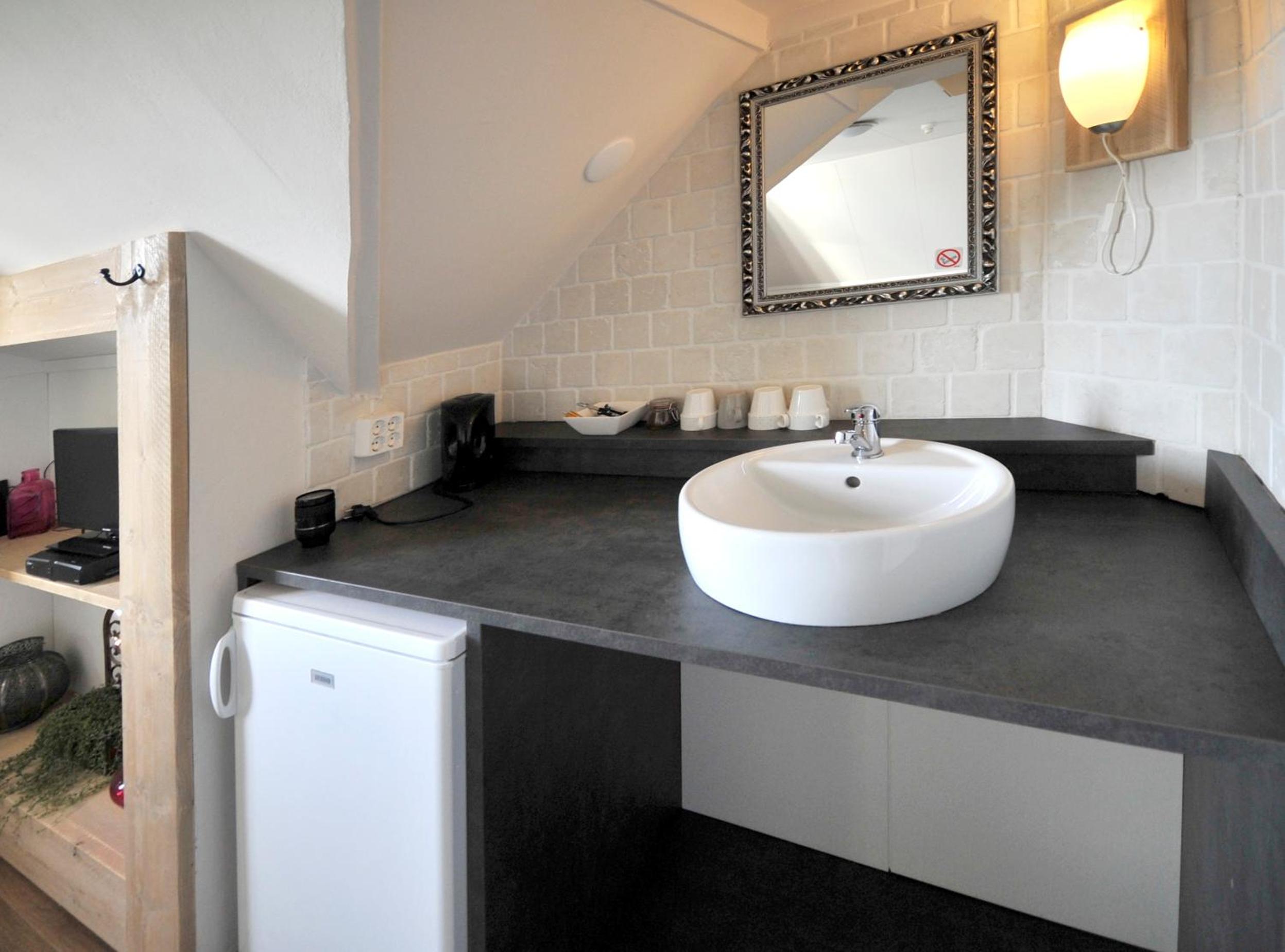 Twin Room with Shared Bathroom photo 3