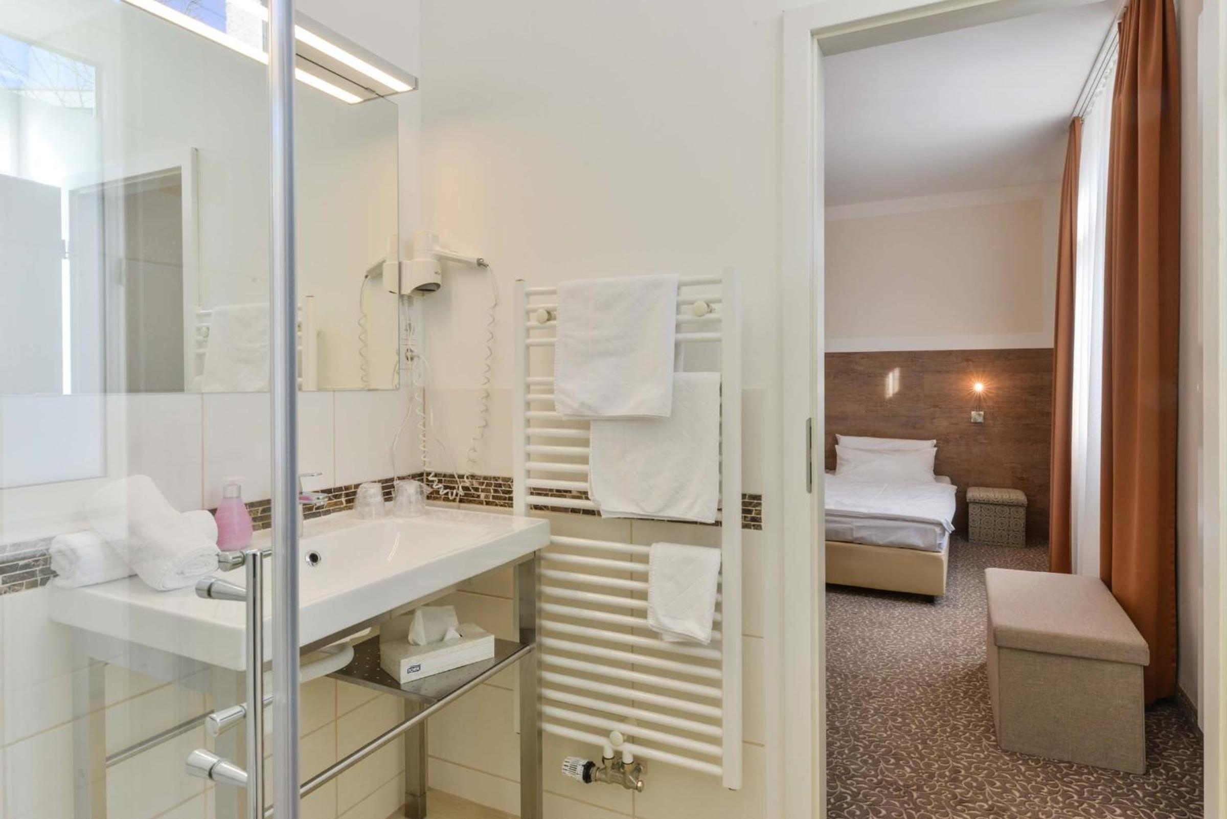 Double Room - Photo 2