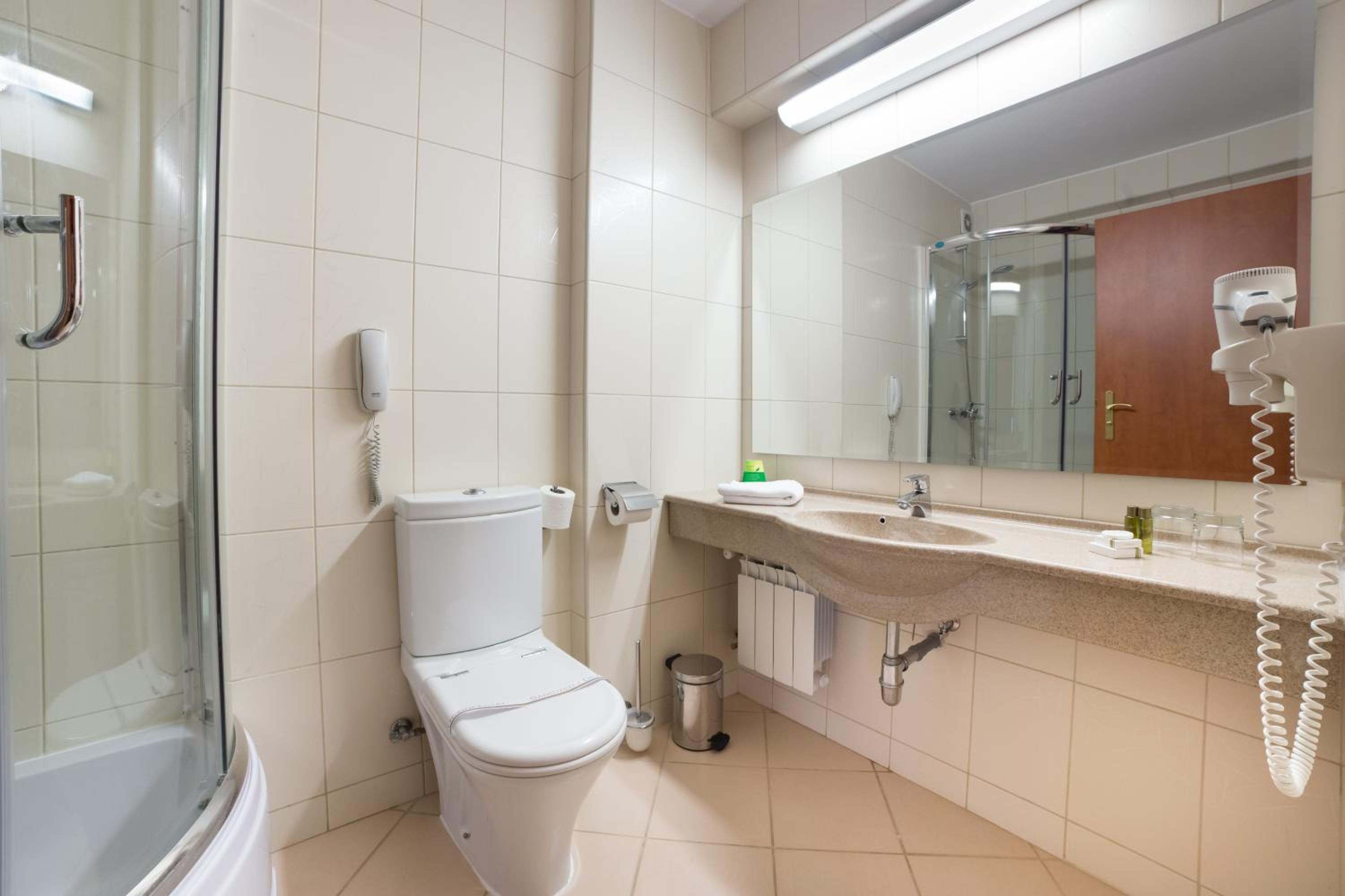 Suite with SPA access and Free Parking - Photo 3