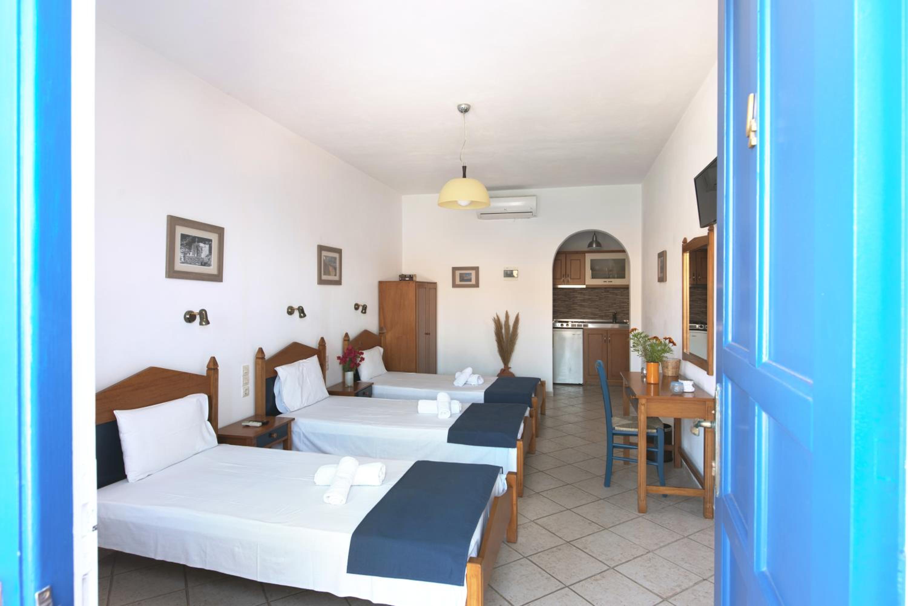 Standard Triple Room with Sea View photo 2