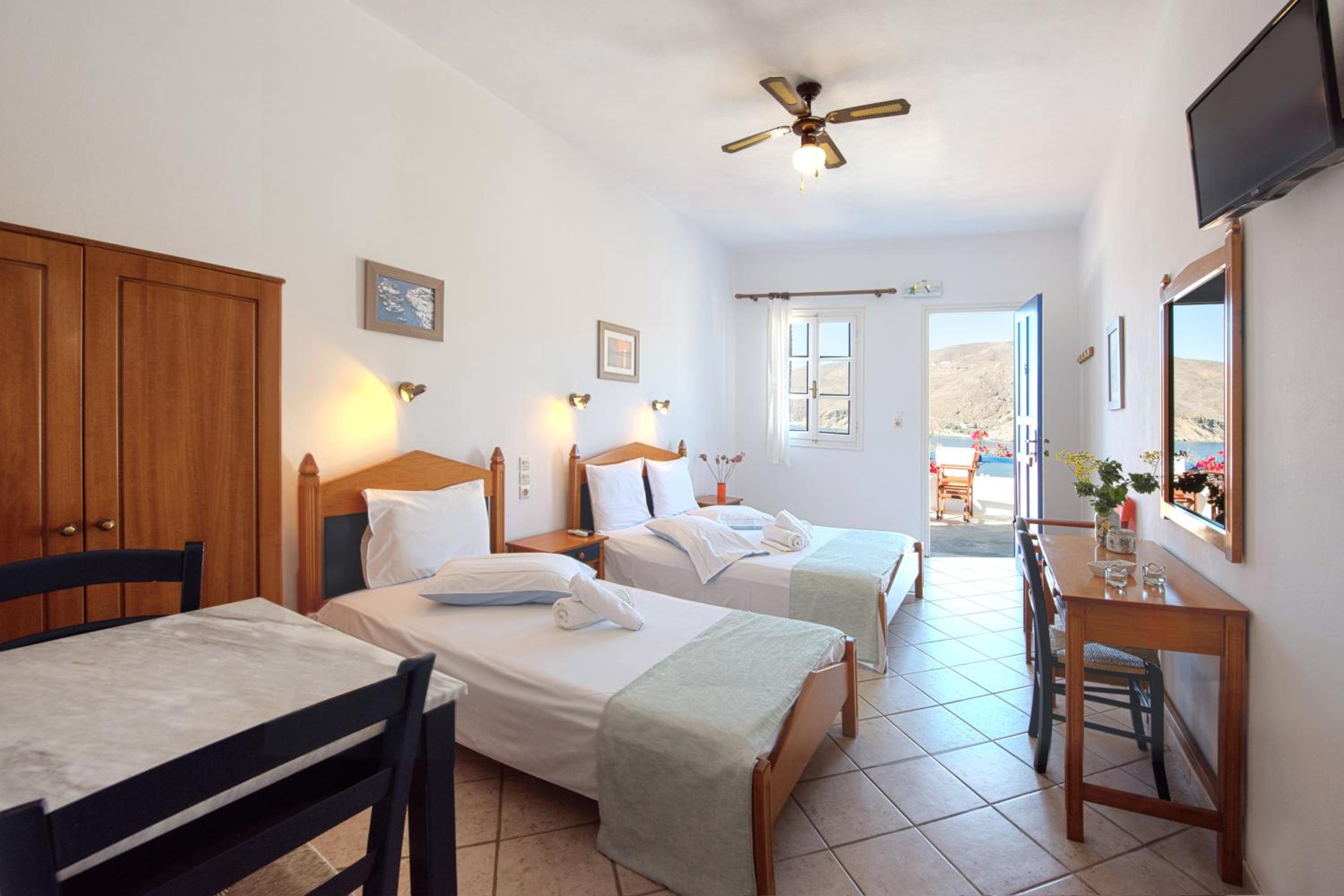 Deluxe Double or Twin Room with Sea View photo 2