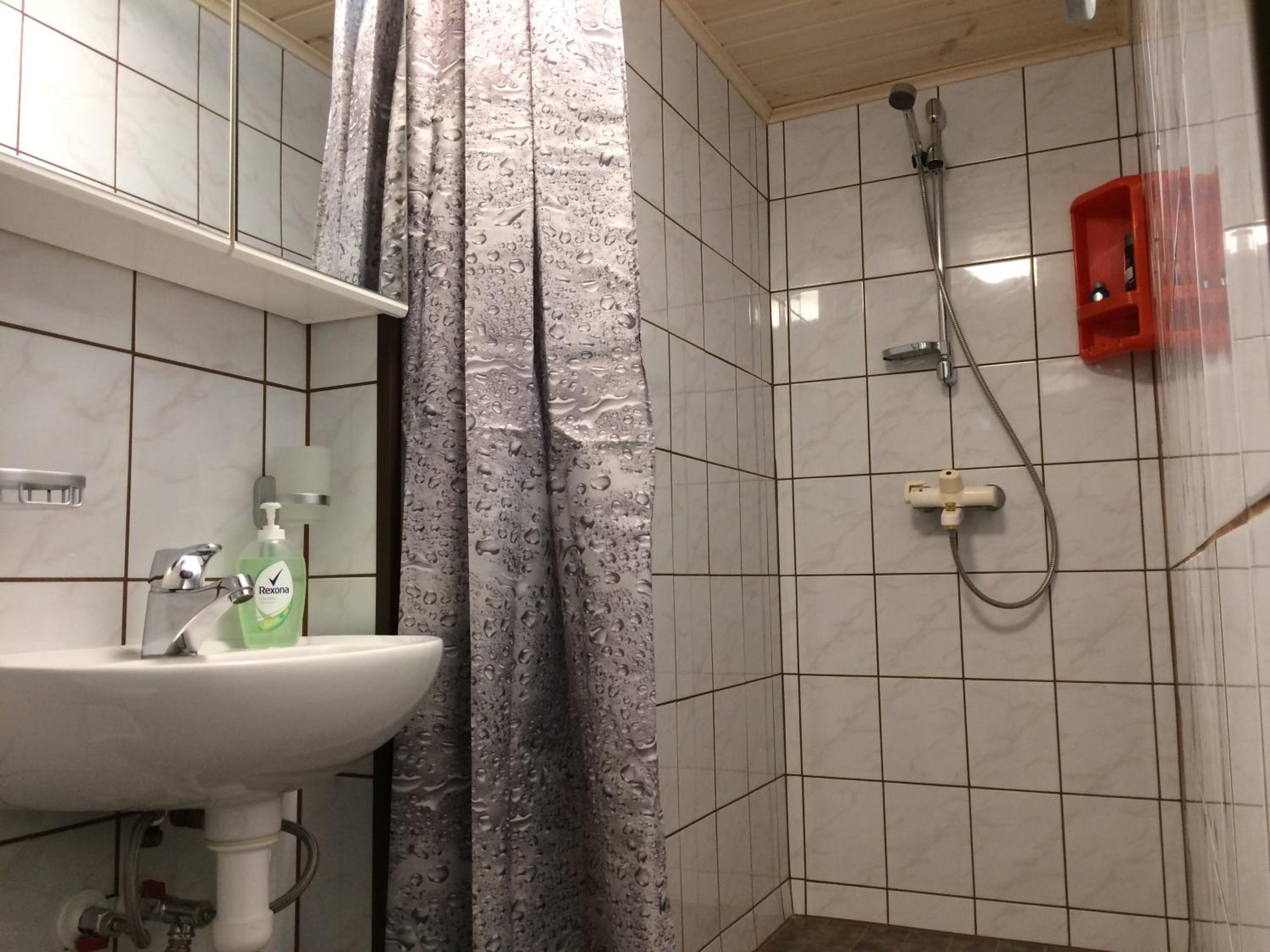 Quadruple Room with Shower - Photo 2