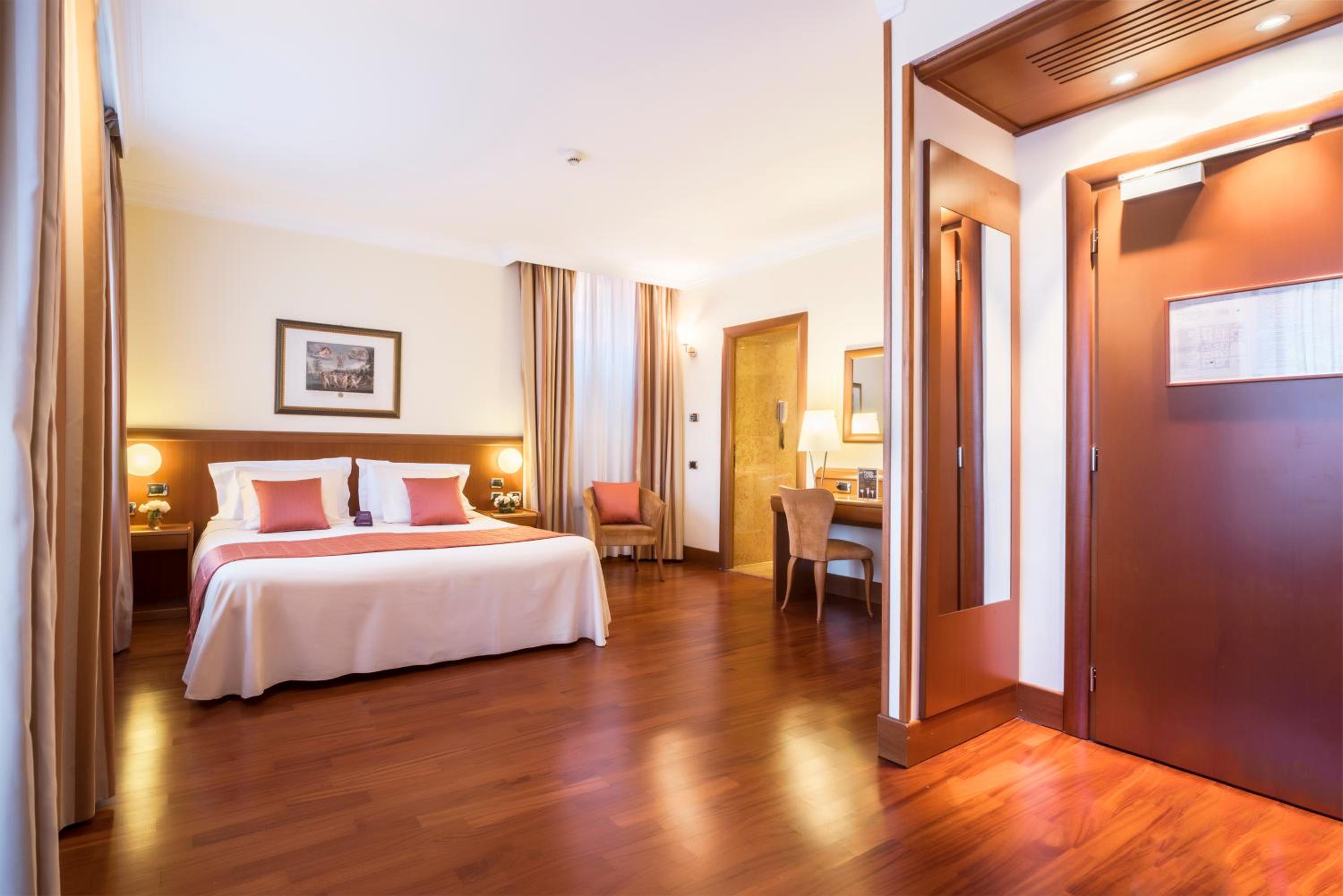 Classic Triple Room thumbnail 5
