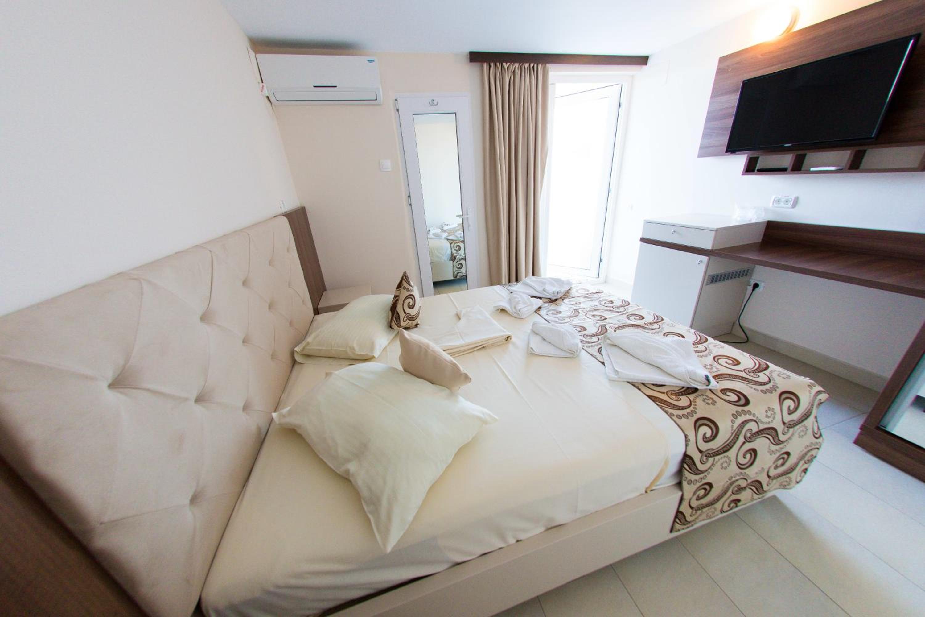 Standard Double Room with Garden View - Ground Floor photo 3