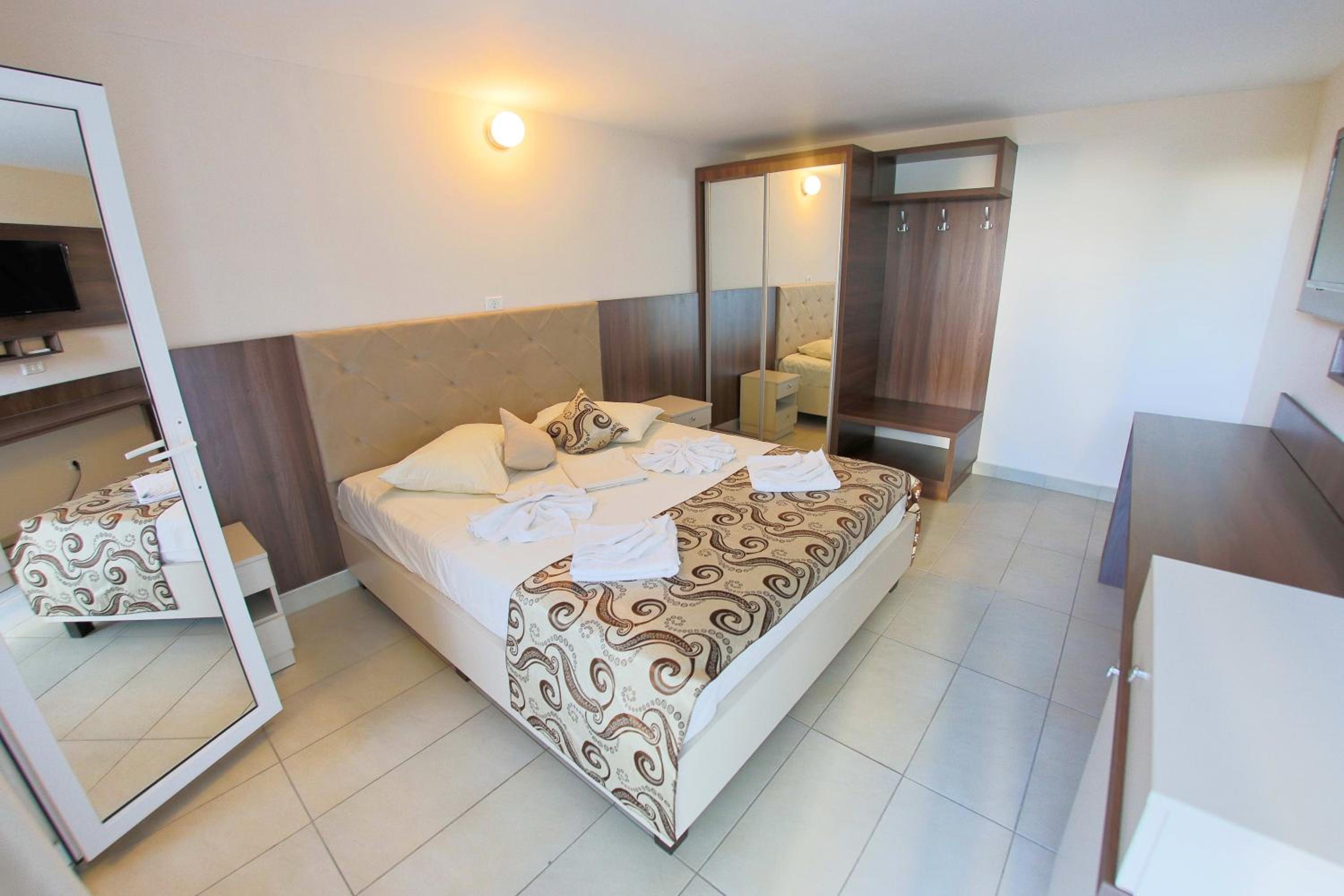Standard Double Room with Garden View - Ground Floor photo 2