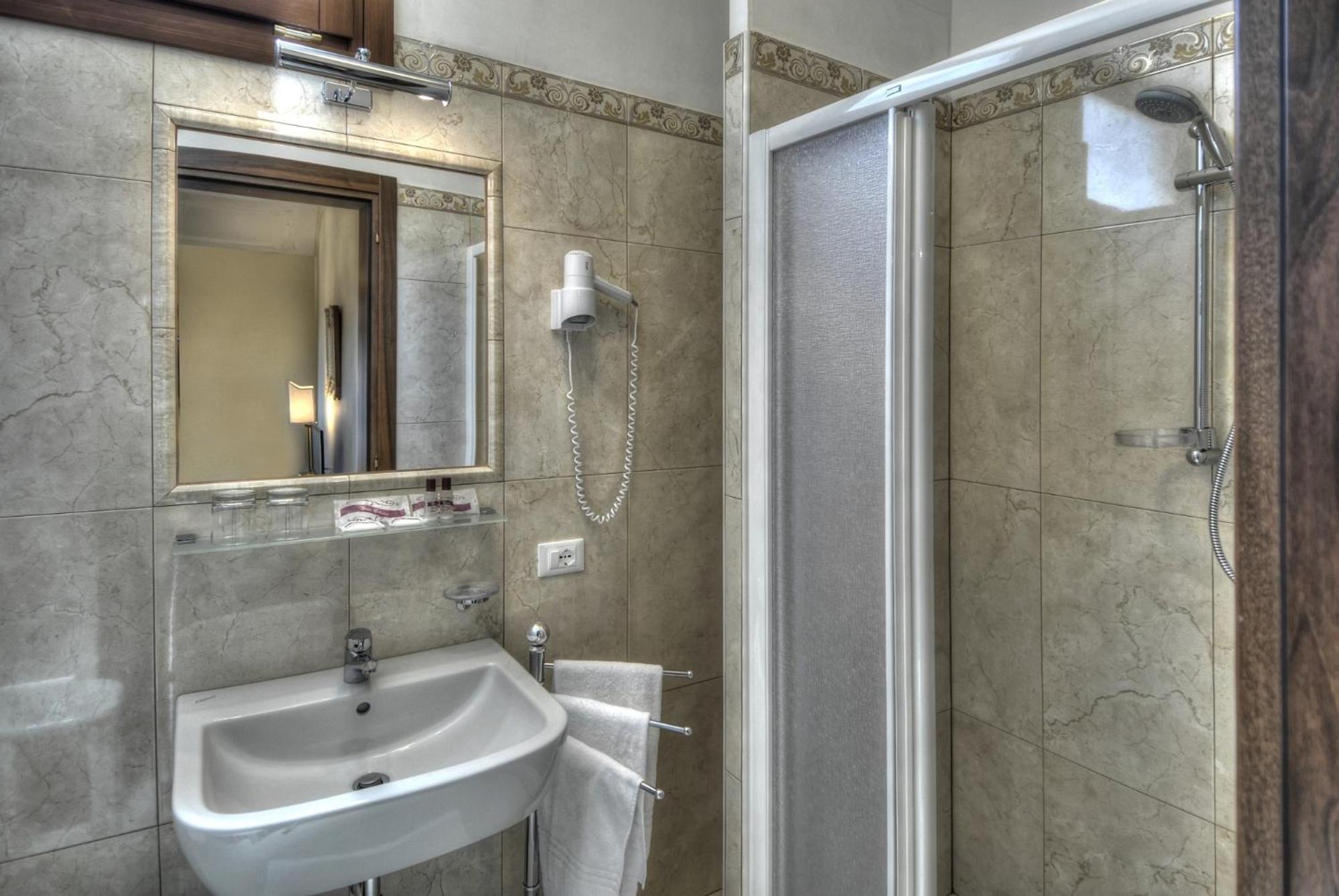 Double Room with Square View photo 3