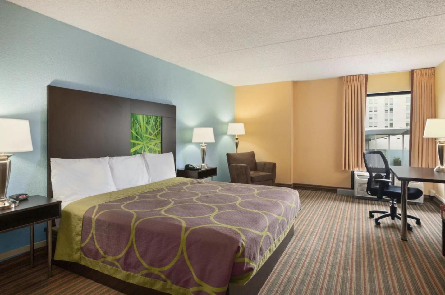 King Room - Non-Smoking - Photo 5