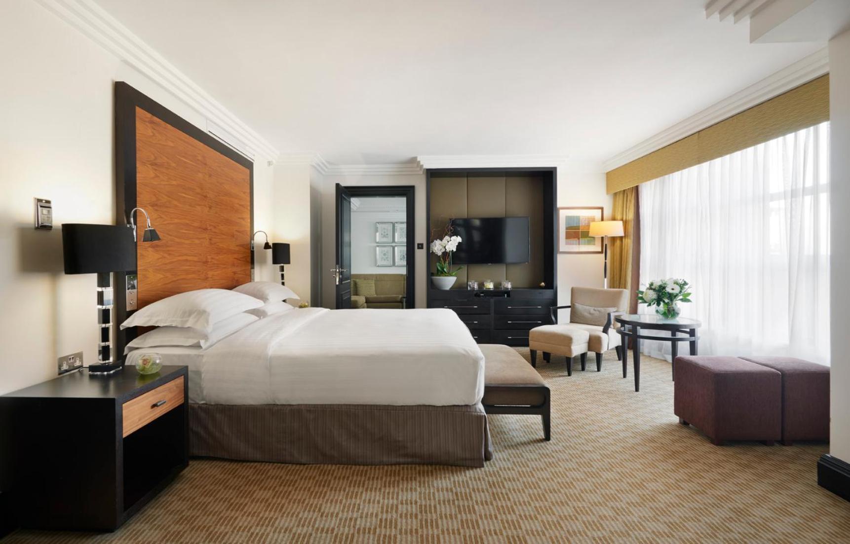 Premium Suite with Balcony thumbnail 5