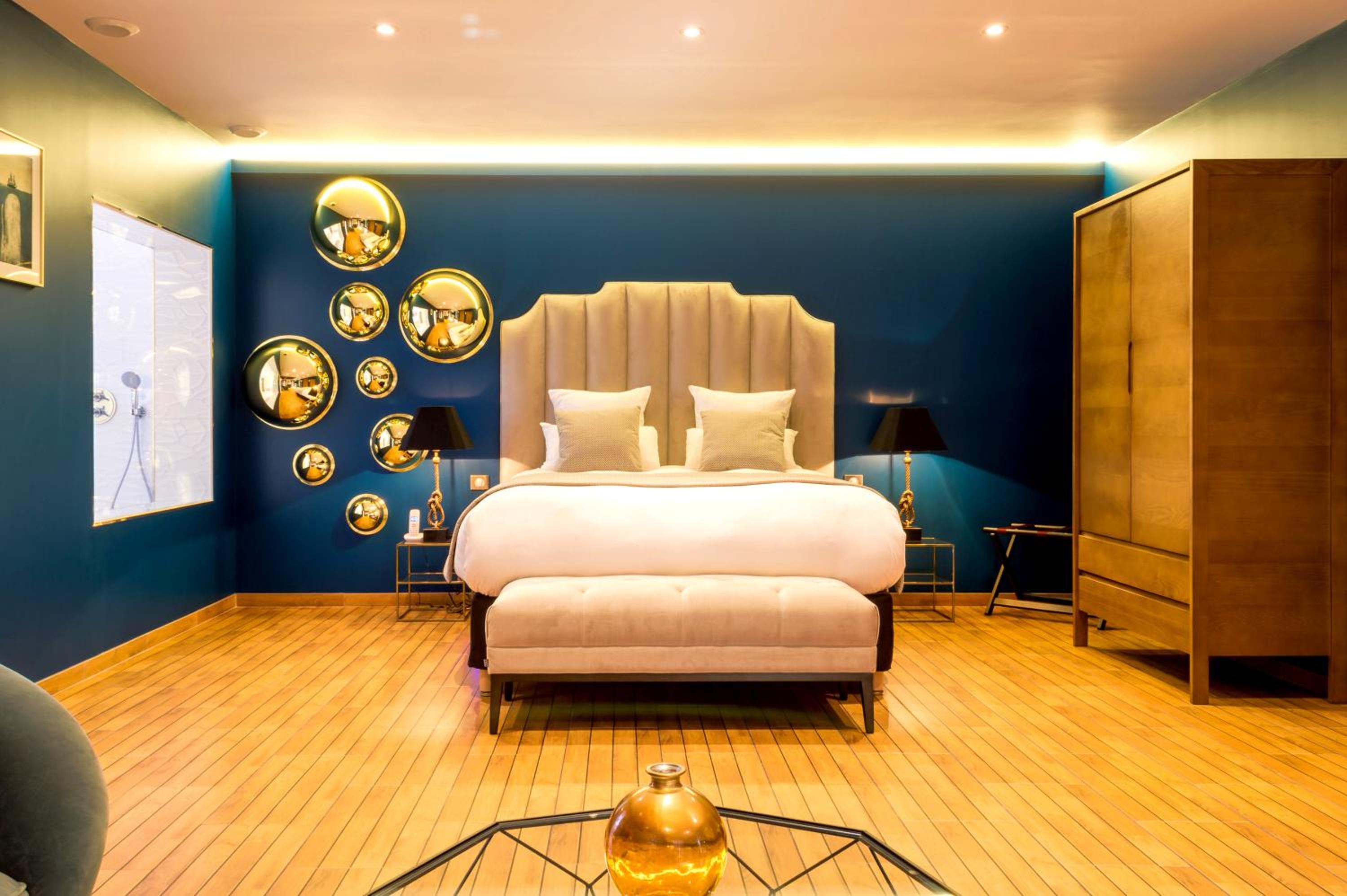 Suite with Hot Tub