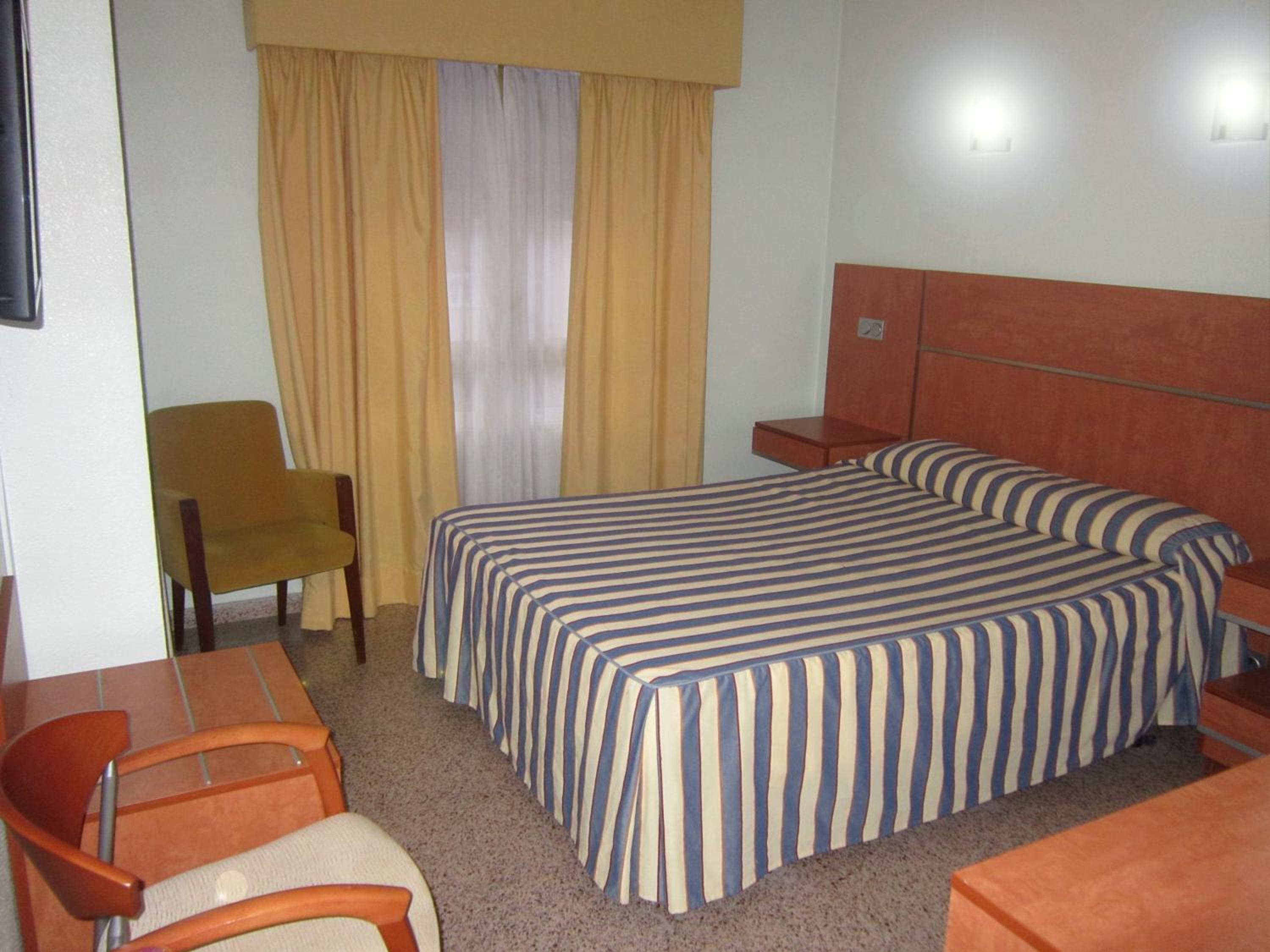 Twin Room with Balcony photo 3