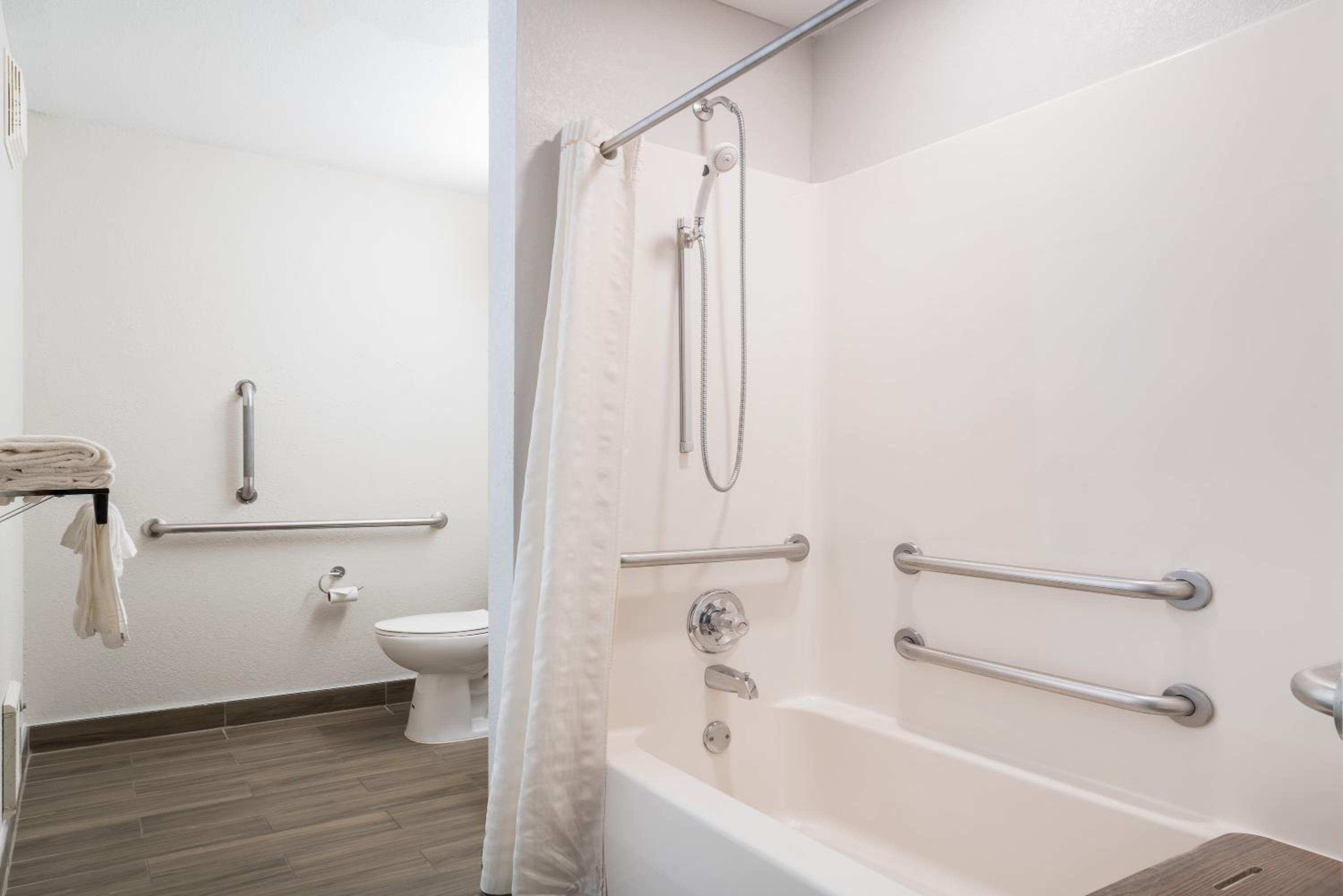 Queen Room - Disability Access/Non-Smoking - Photo 4
