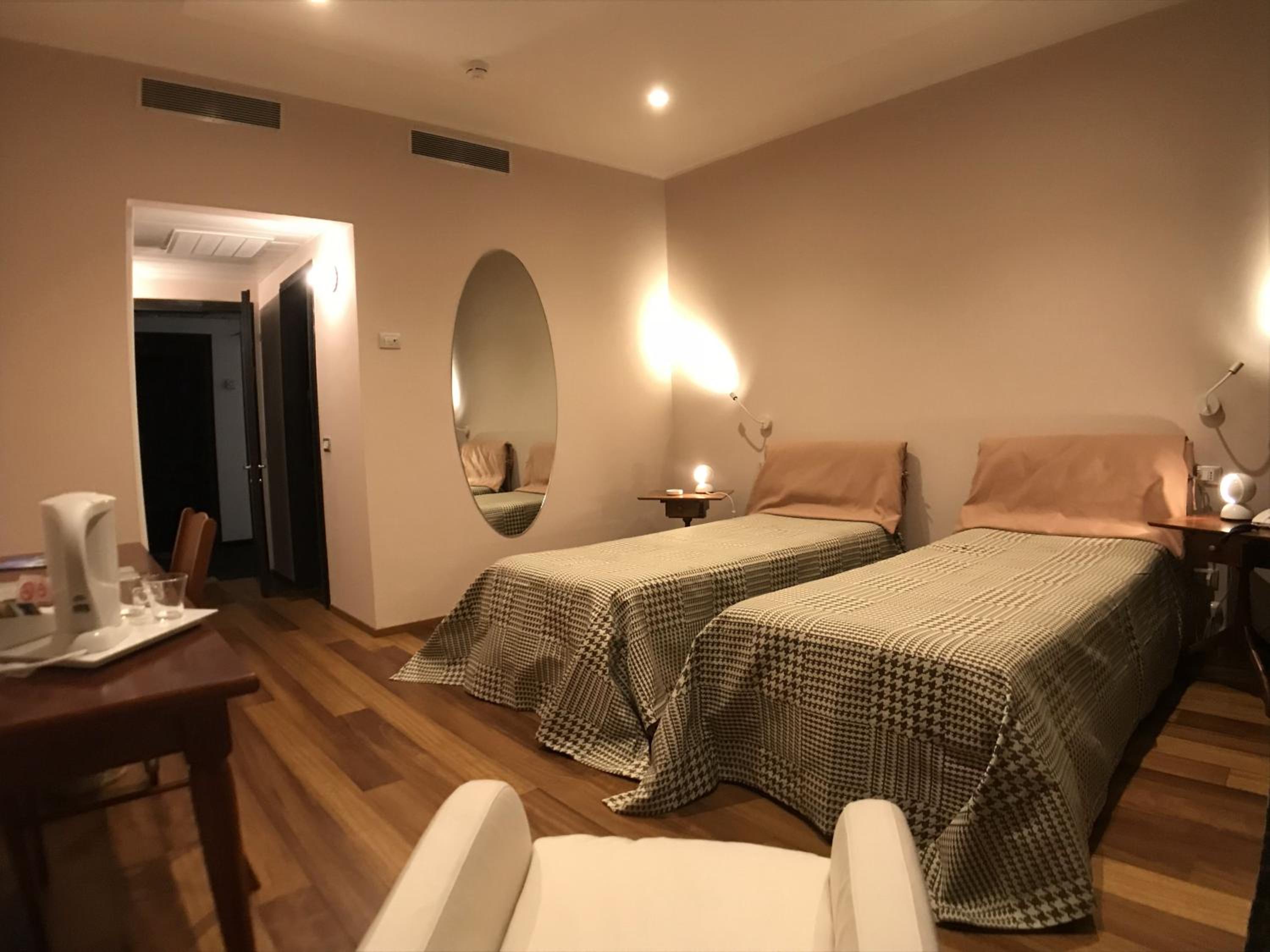 Superior Double/Twin Room with Balcony - Photo 8
