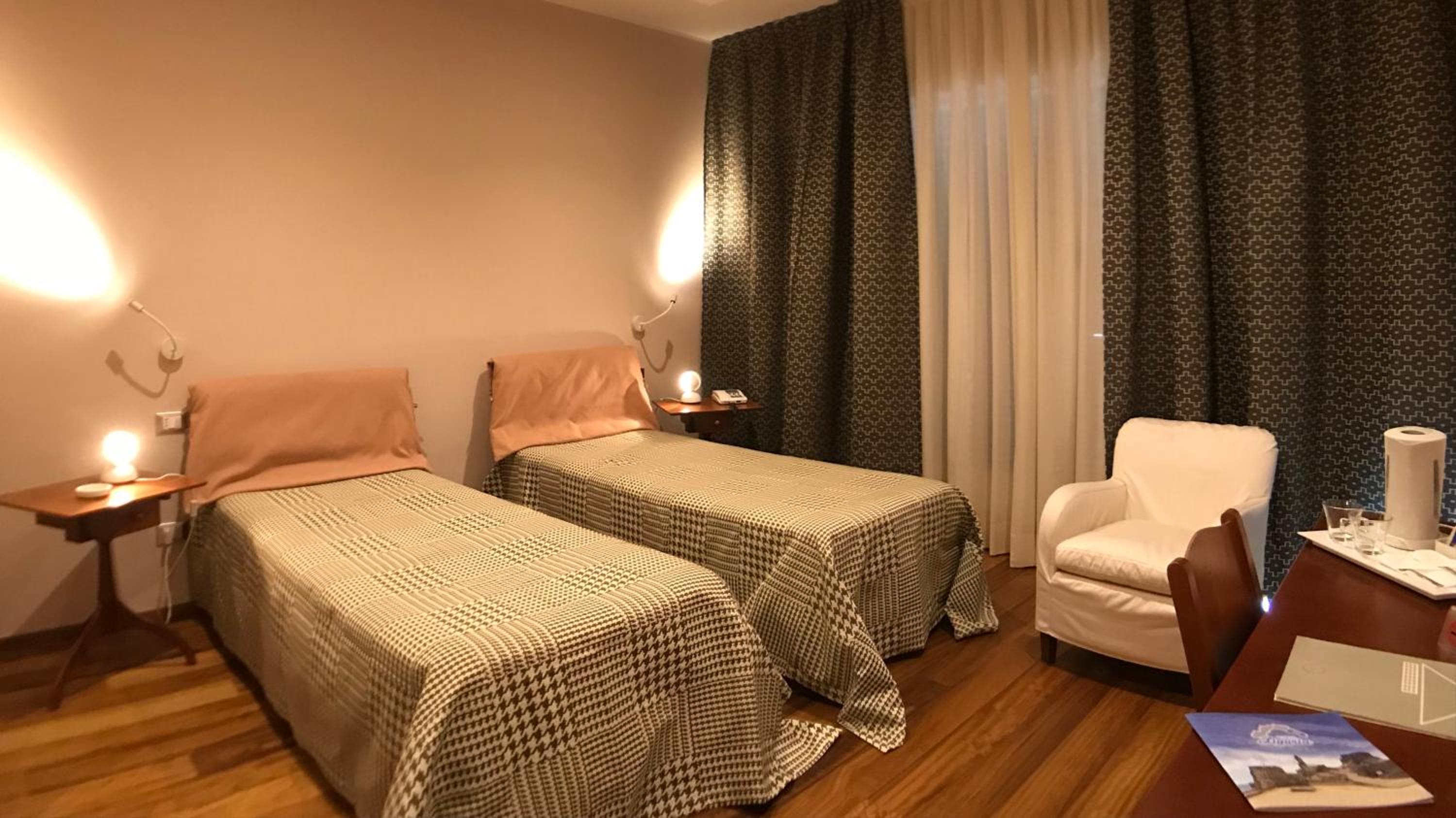 Superior Double/Twin Room with Balcony - Photo 11