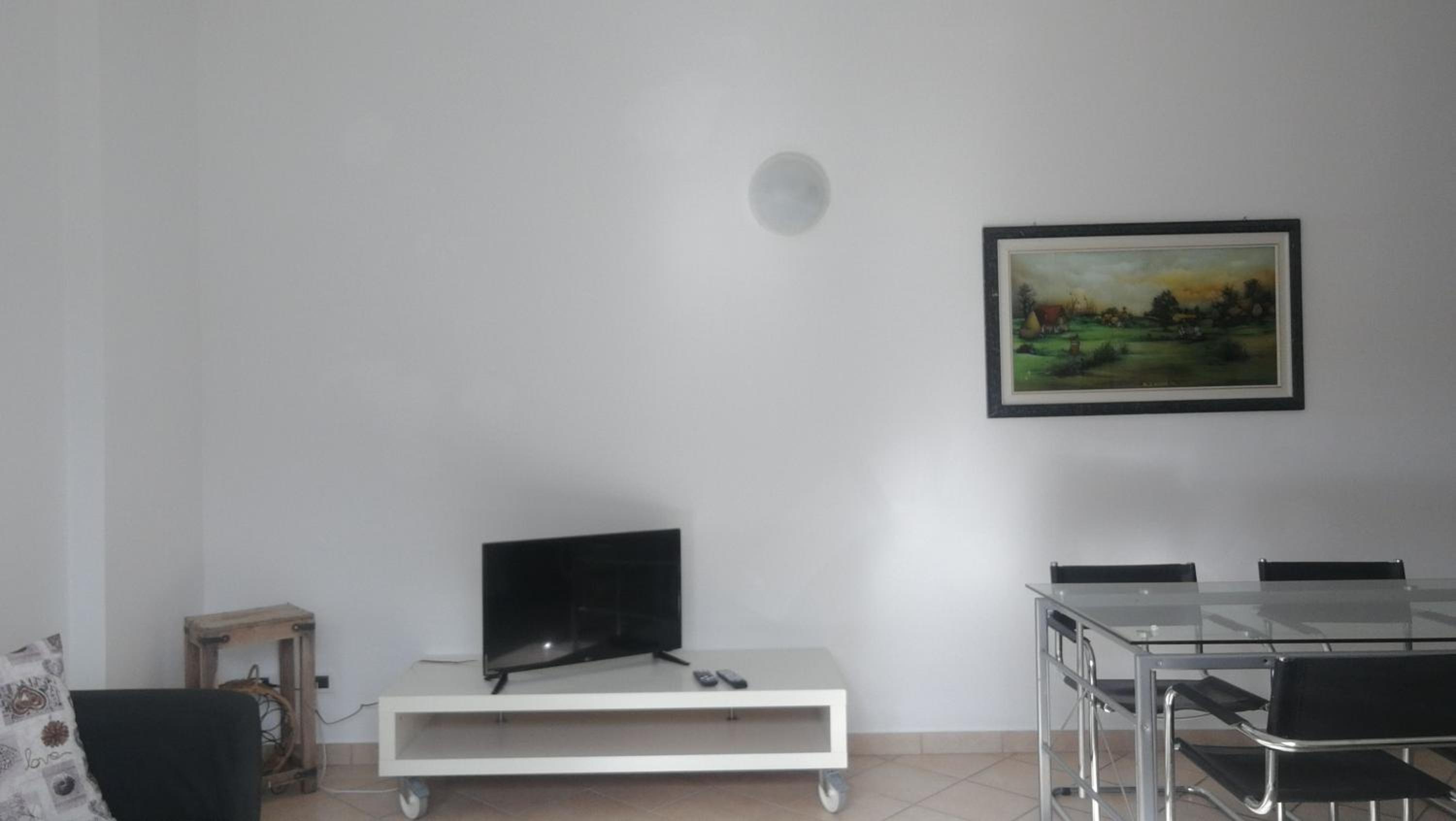 Apartment with Balcony - Photo 3