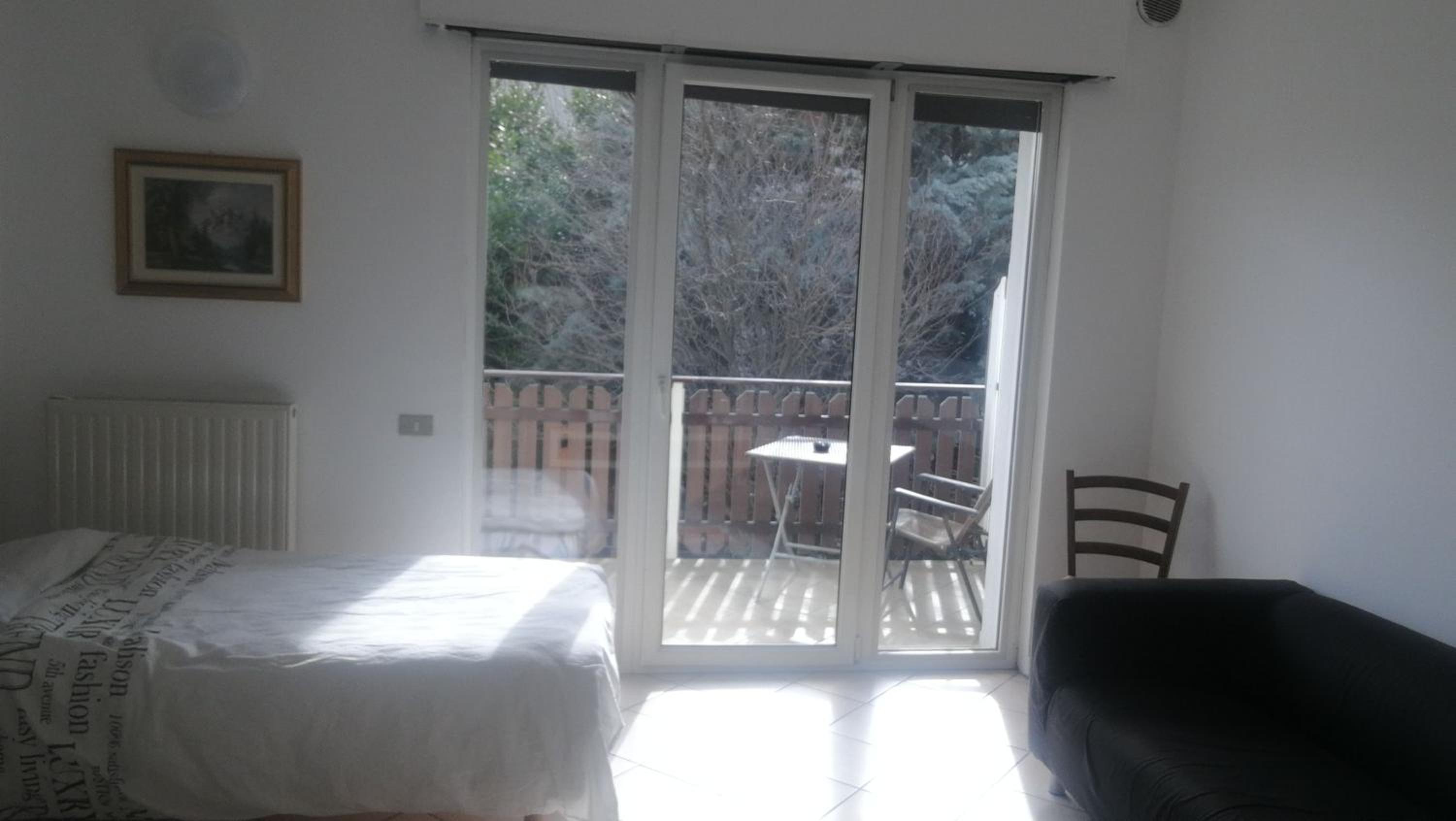 Apartment with Balcony - Photo 5