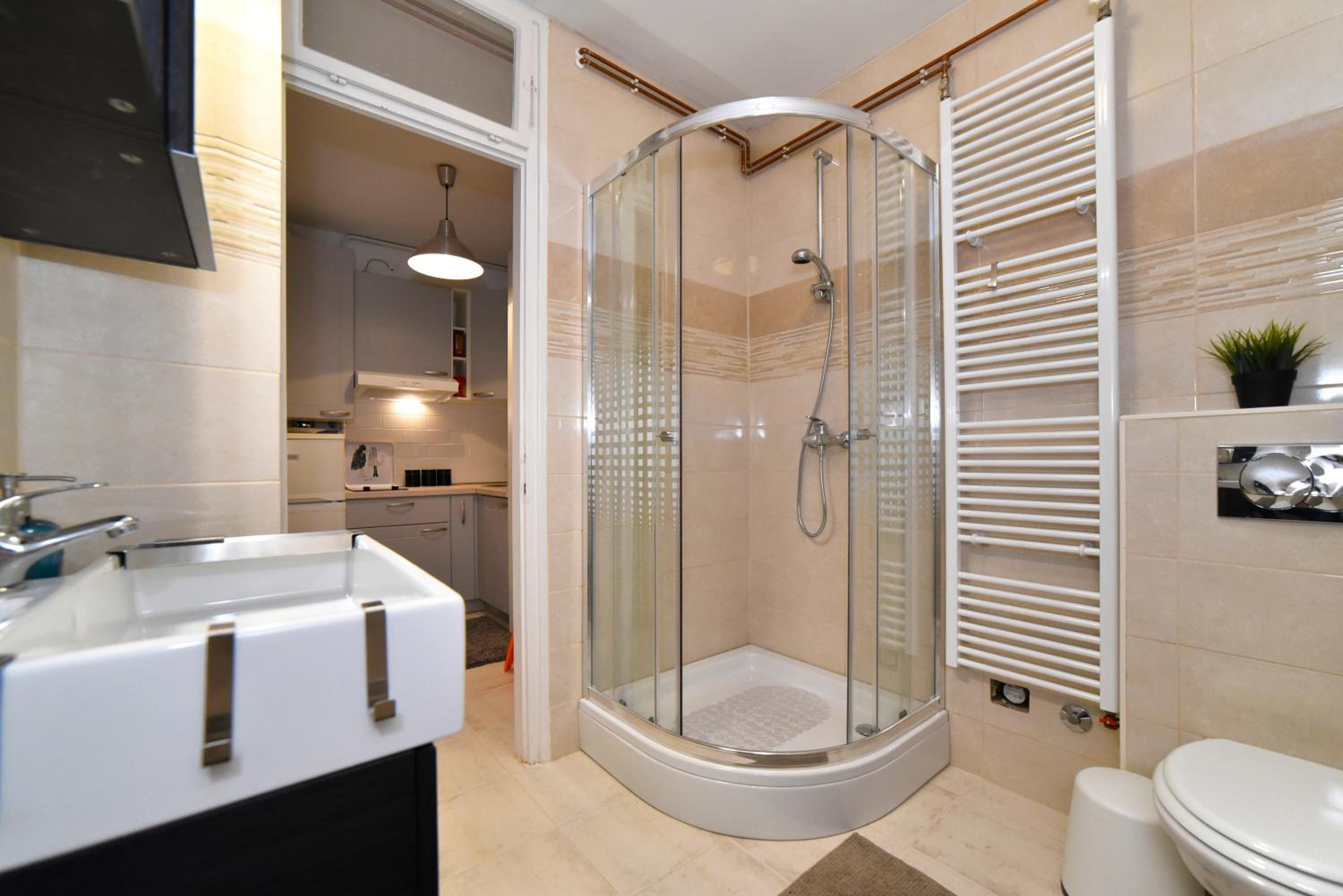 Studio Apartment - Photo 8
