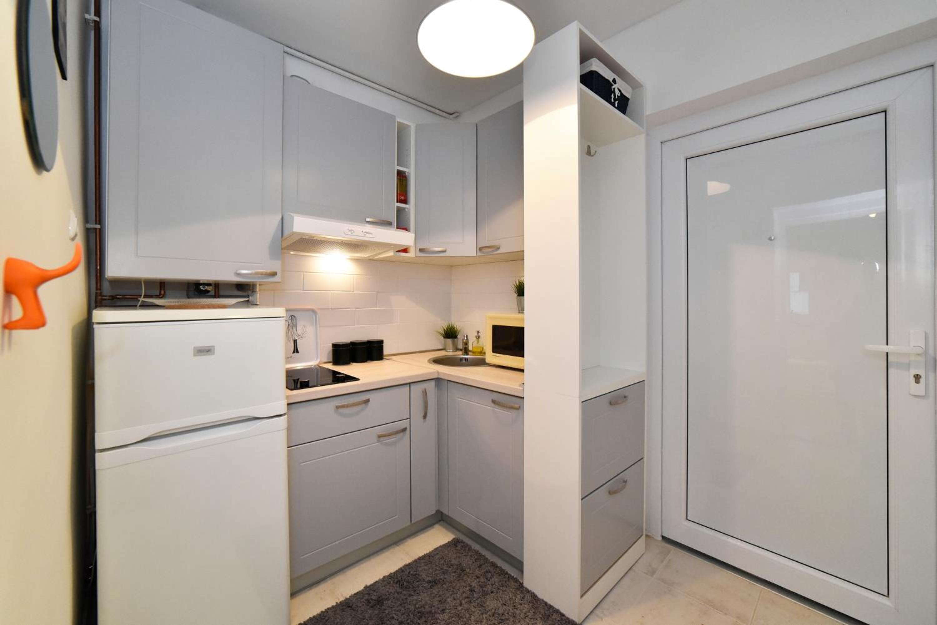 Studio Apartment - Photo 15