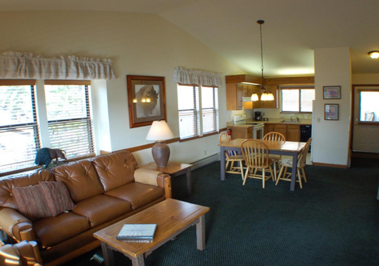Suite with Hot Tub