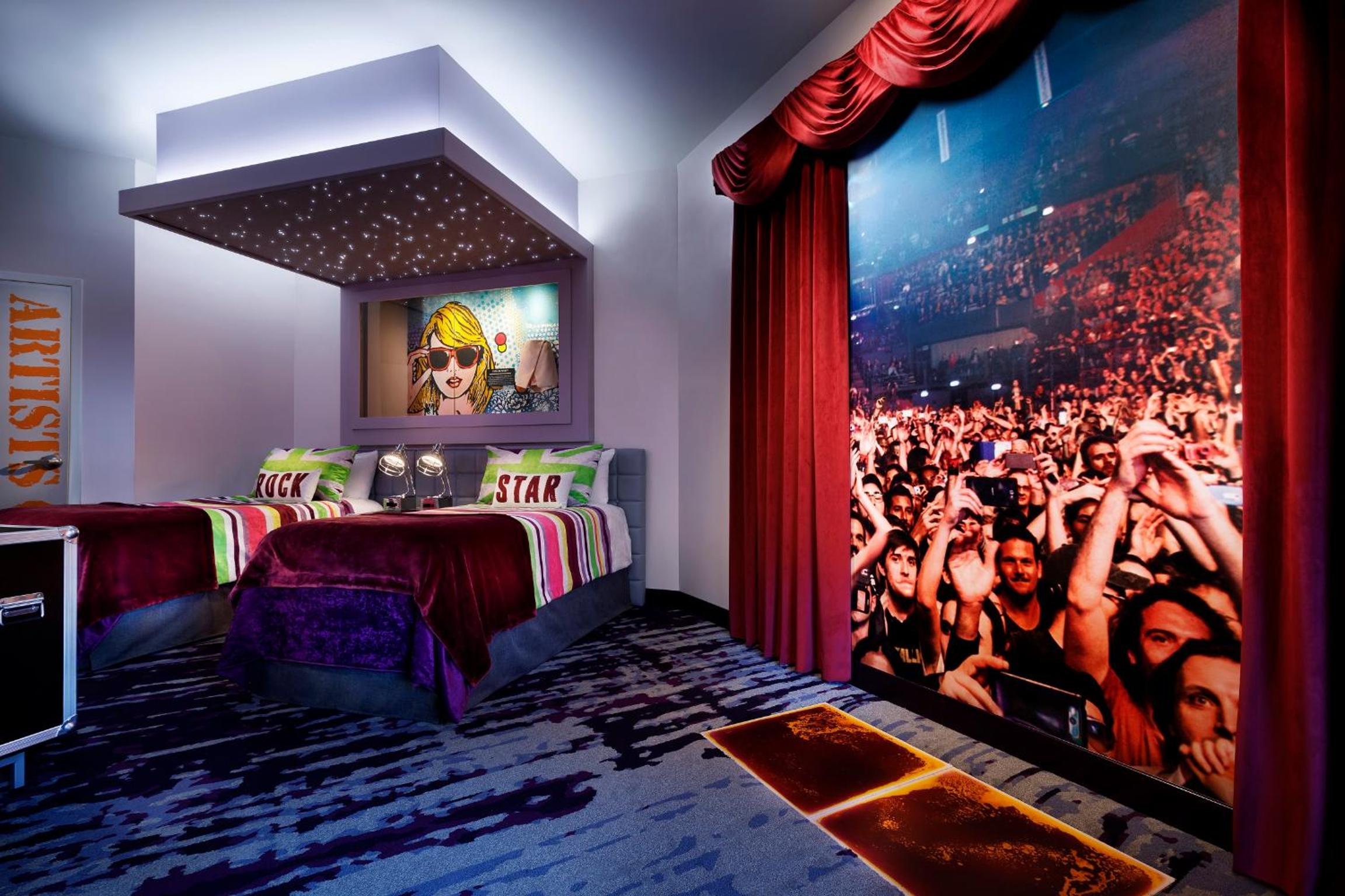 Premium Two-Bedroom Suite - Future Rock Star Suite (Includes FREE^ Universal Express Unlimited) thumbnail 5