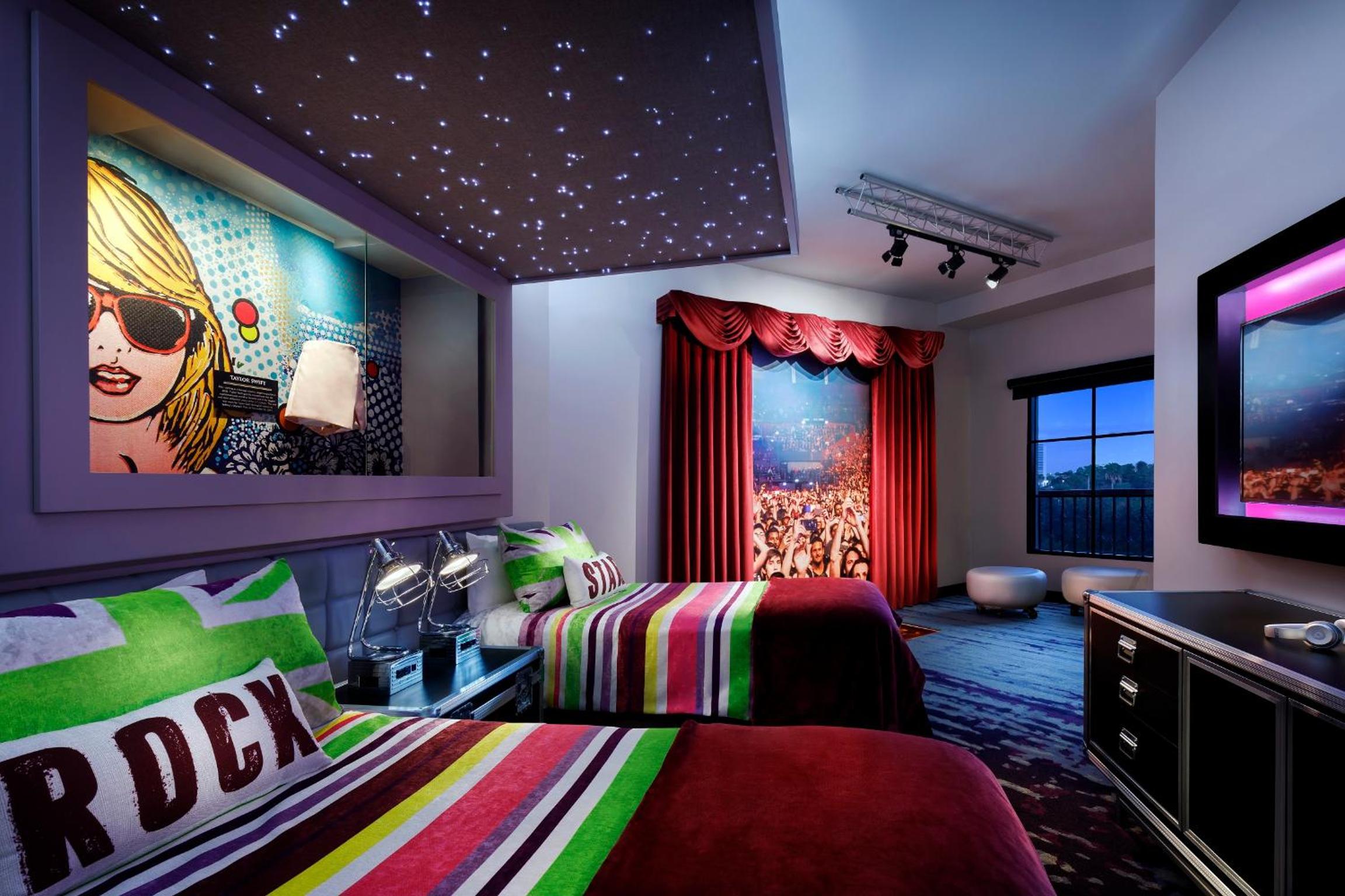 Premium Two-Bedroom Suite - Future Rock Star Suite (Includes FREE^ Universal Express Unlimited) thumbnail 6