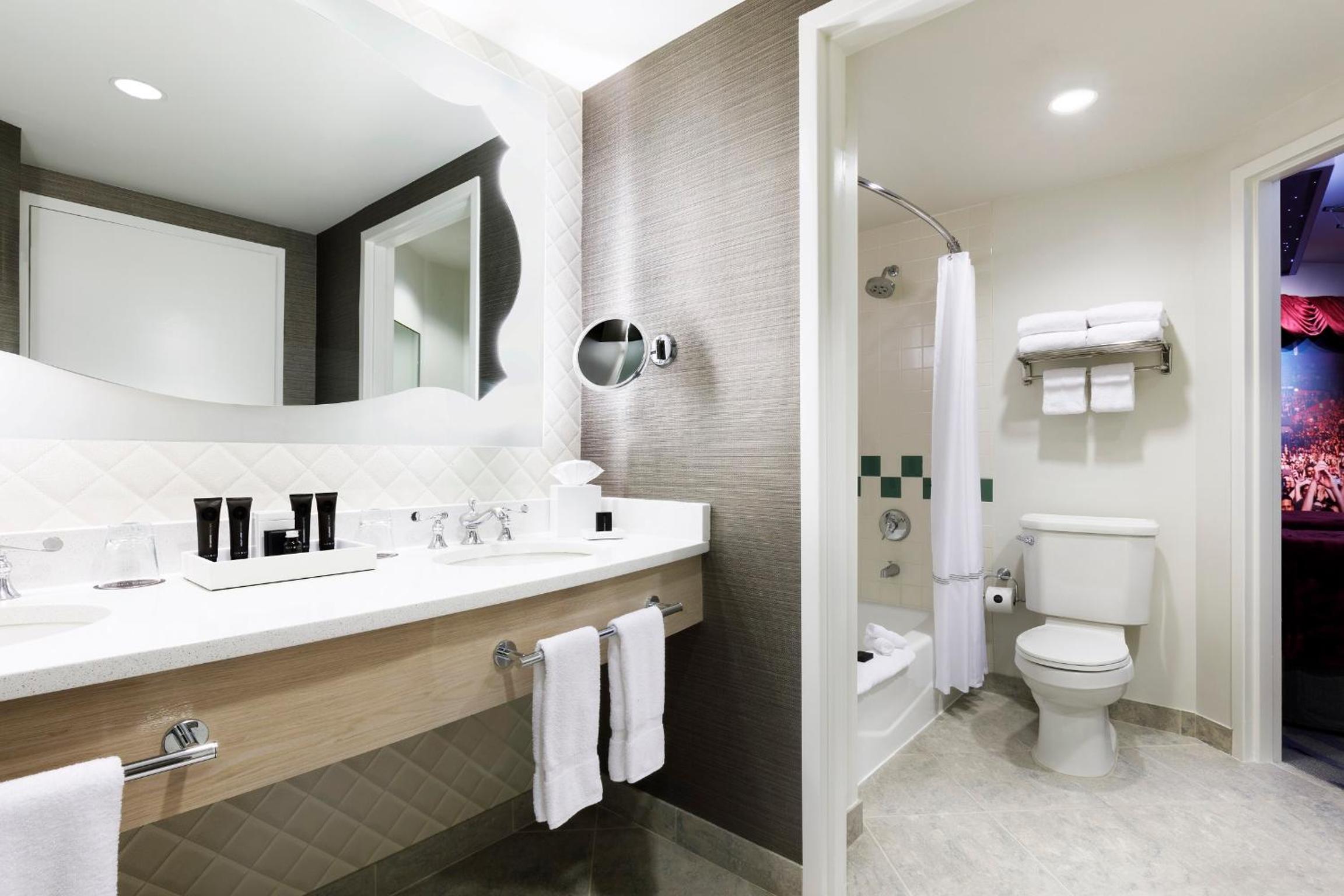 Premium Two-Bedroom Suite - Future Rock Star Suite (Includes FREE^ Universal Express Unlimited)