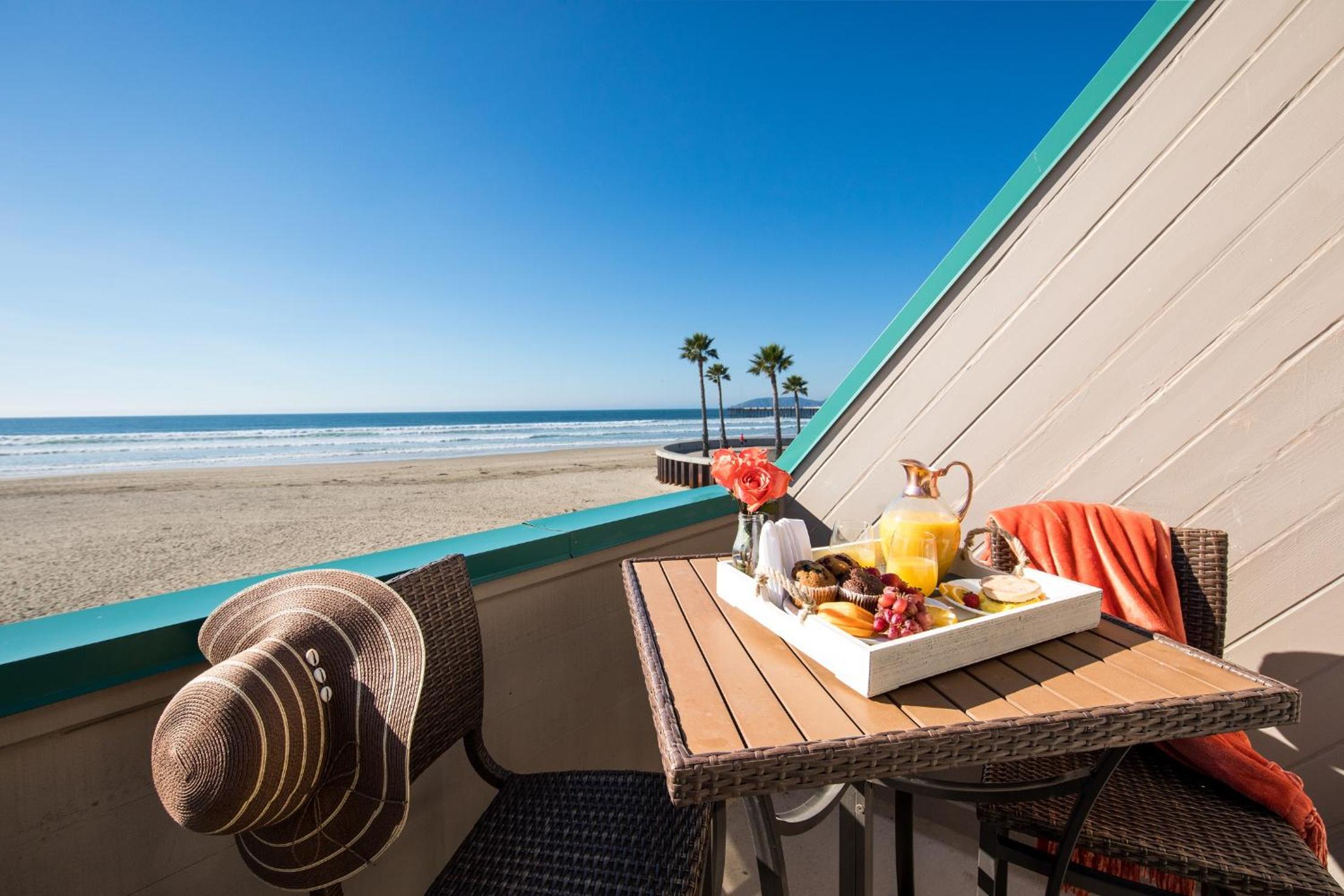 Deluxe King Room with Ocean View photo 2