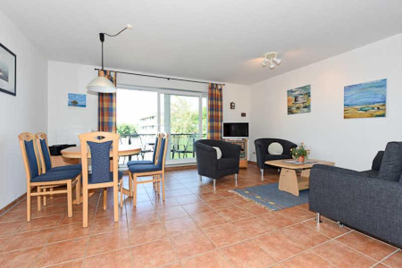 Apartment with Balcony photo 3