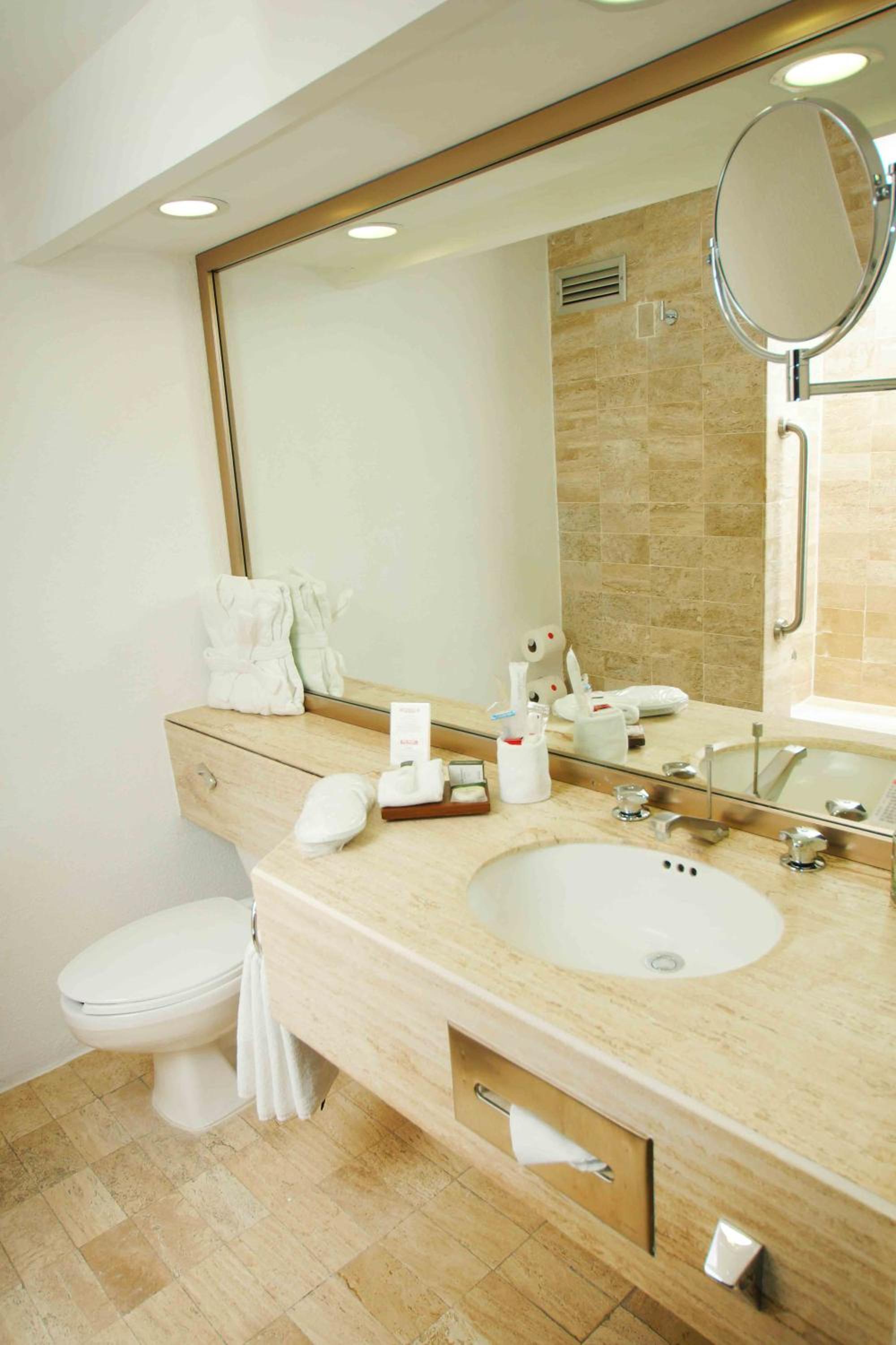 Junior King Suite with Sofa Bed - Non-Smoking - Photo 8