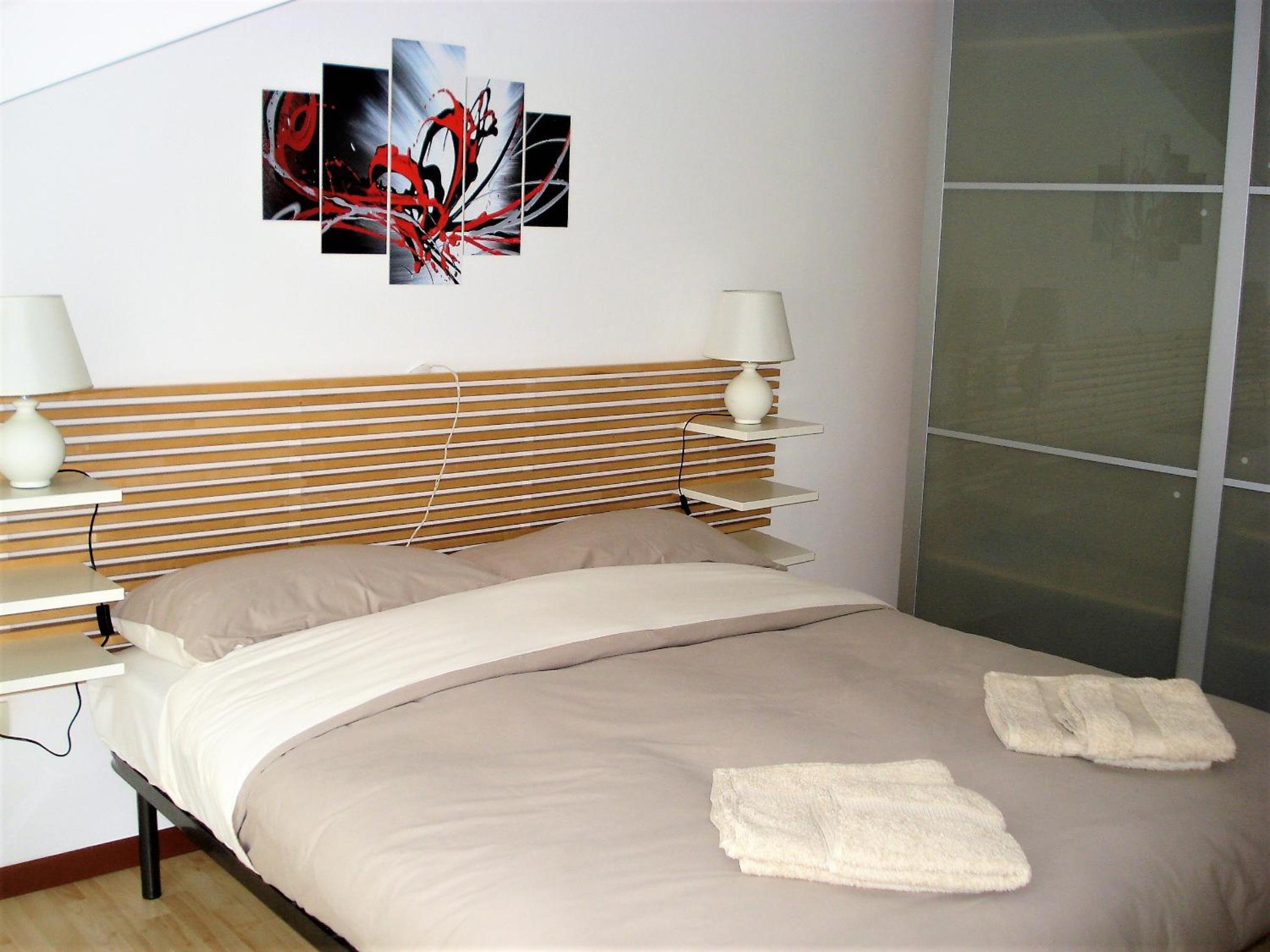 Apartment with Terrace - Photo 6