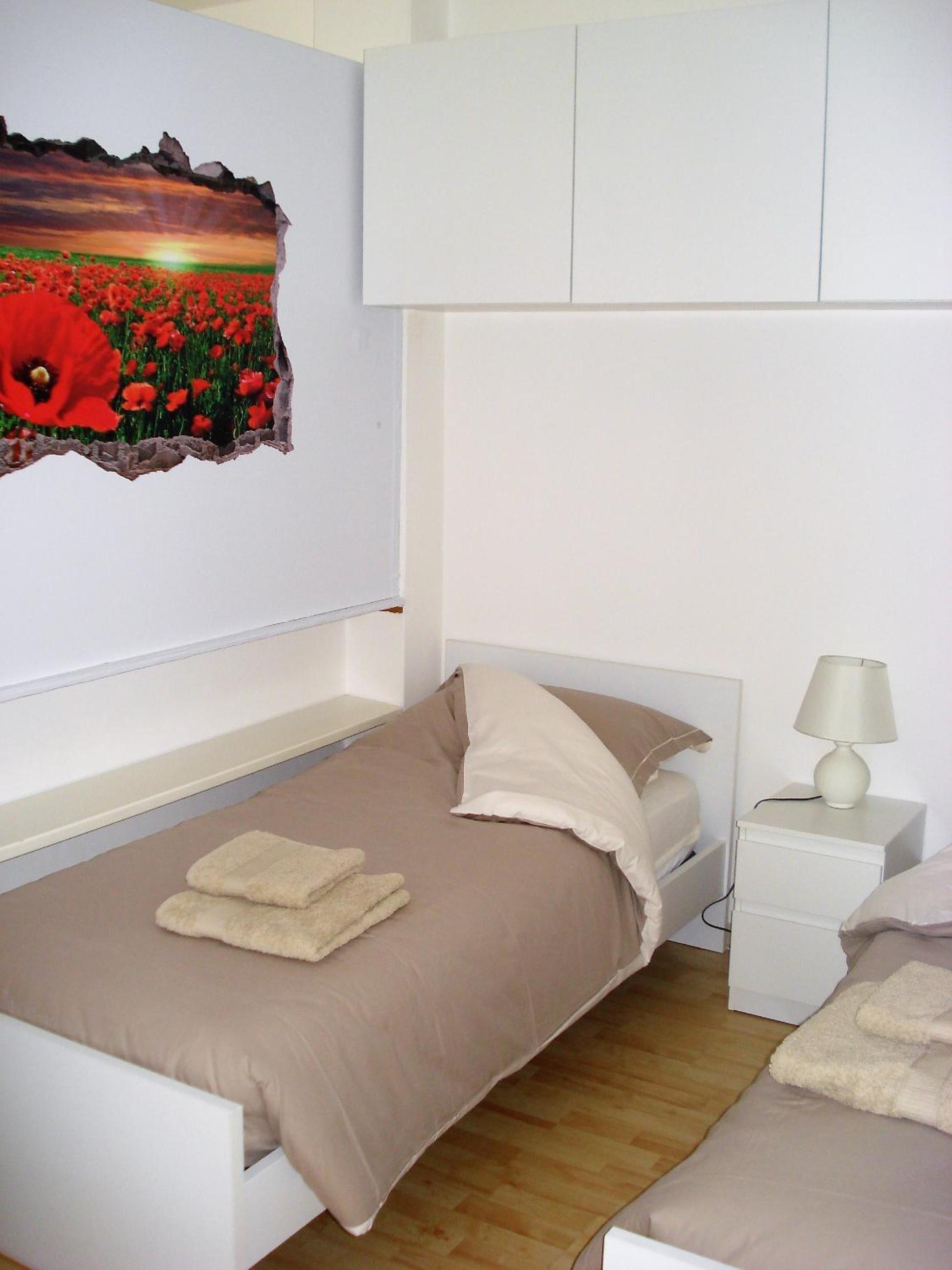 Apartment with Terrace - Photo 9
