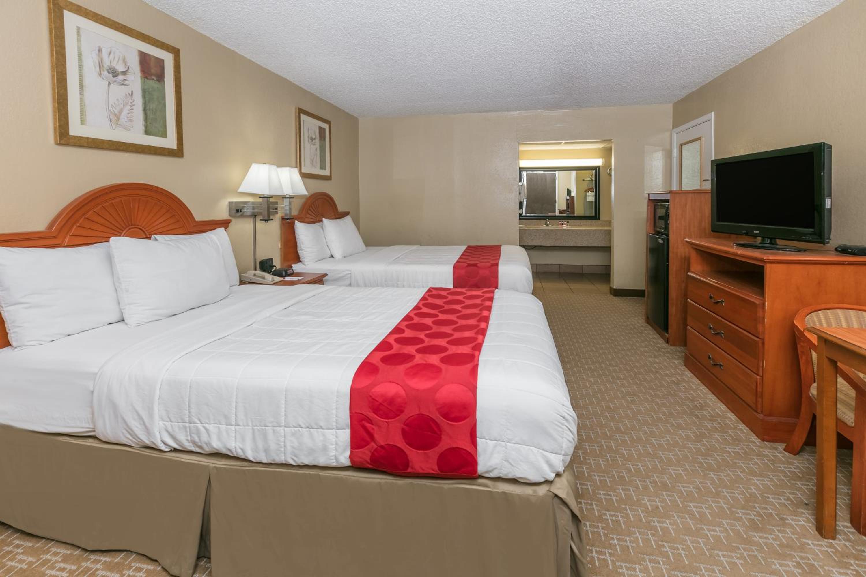 Double Room with Two Double Beds - Smoking - Photo 1