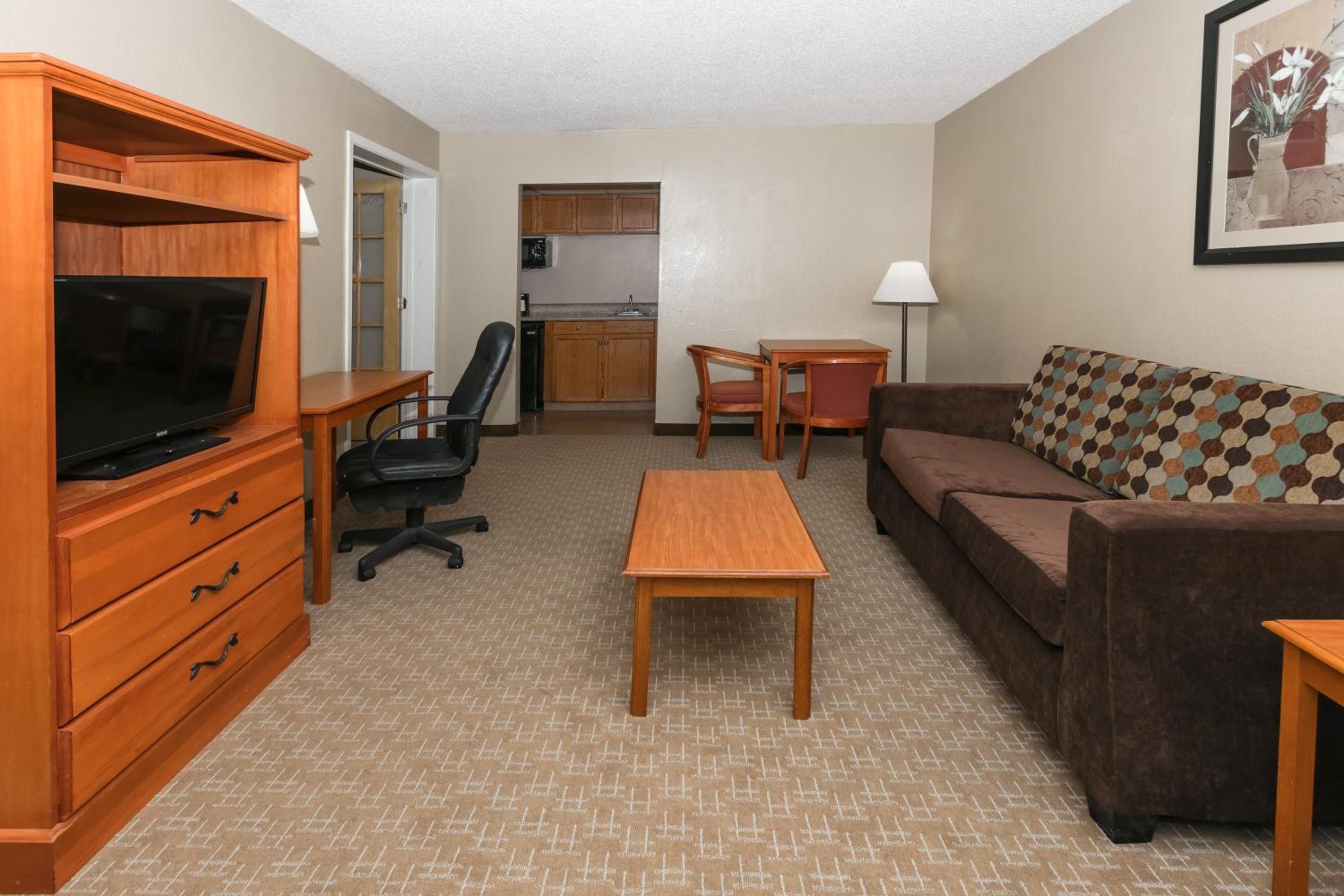 One-Bedroom King Suite - Non-Smoking - Photo 2