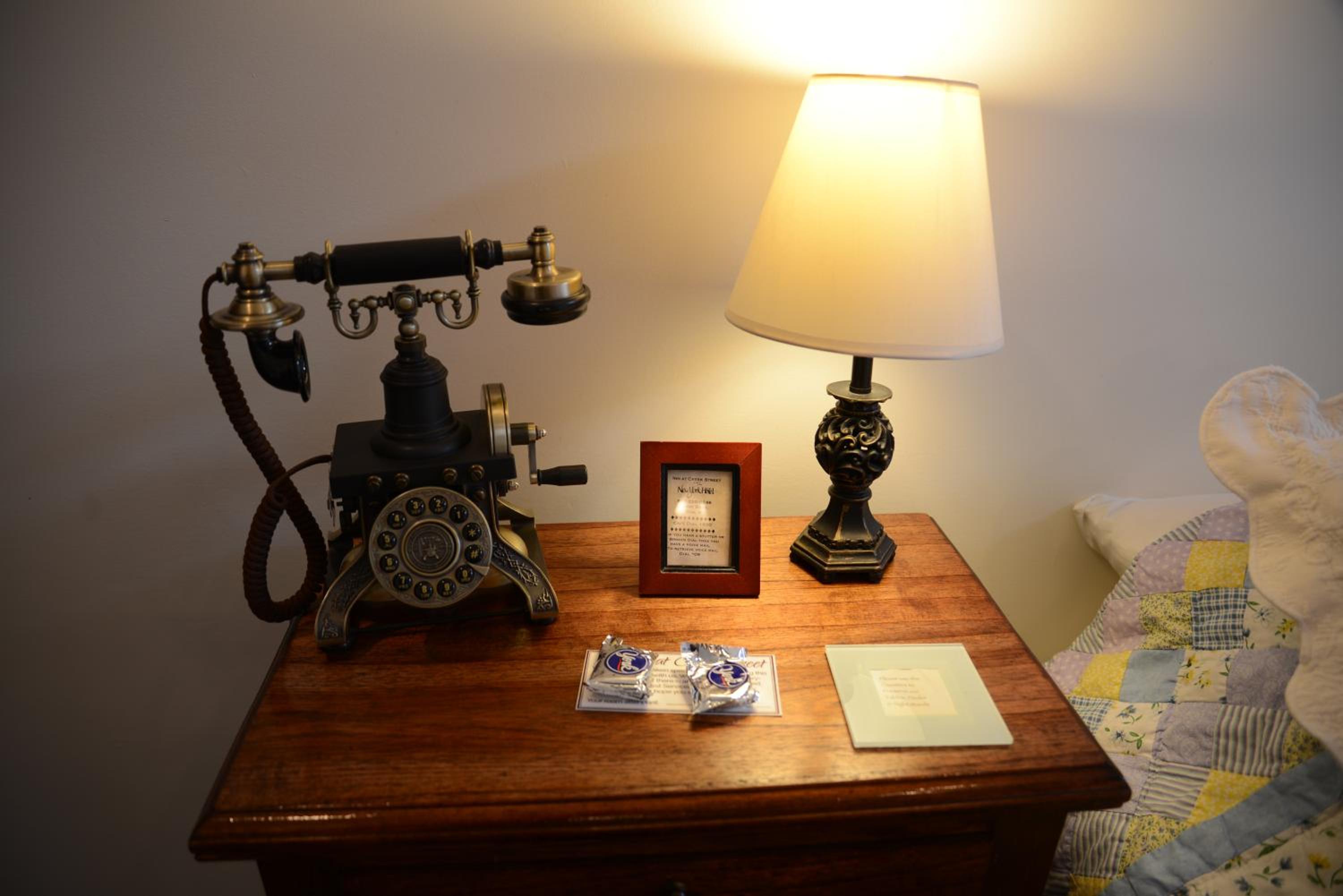 Queen Room photo 2