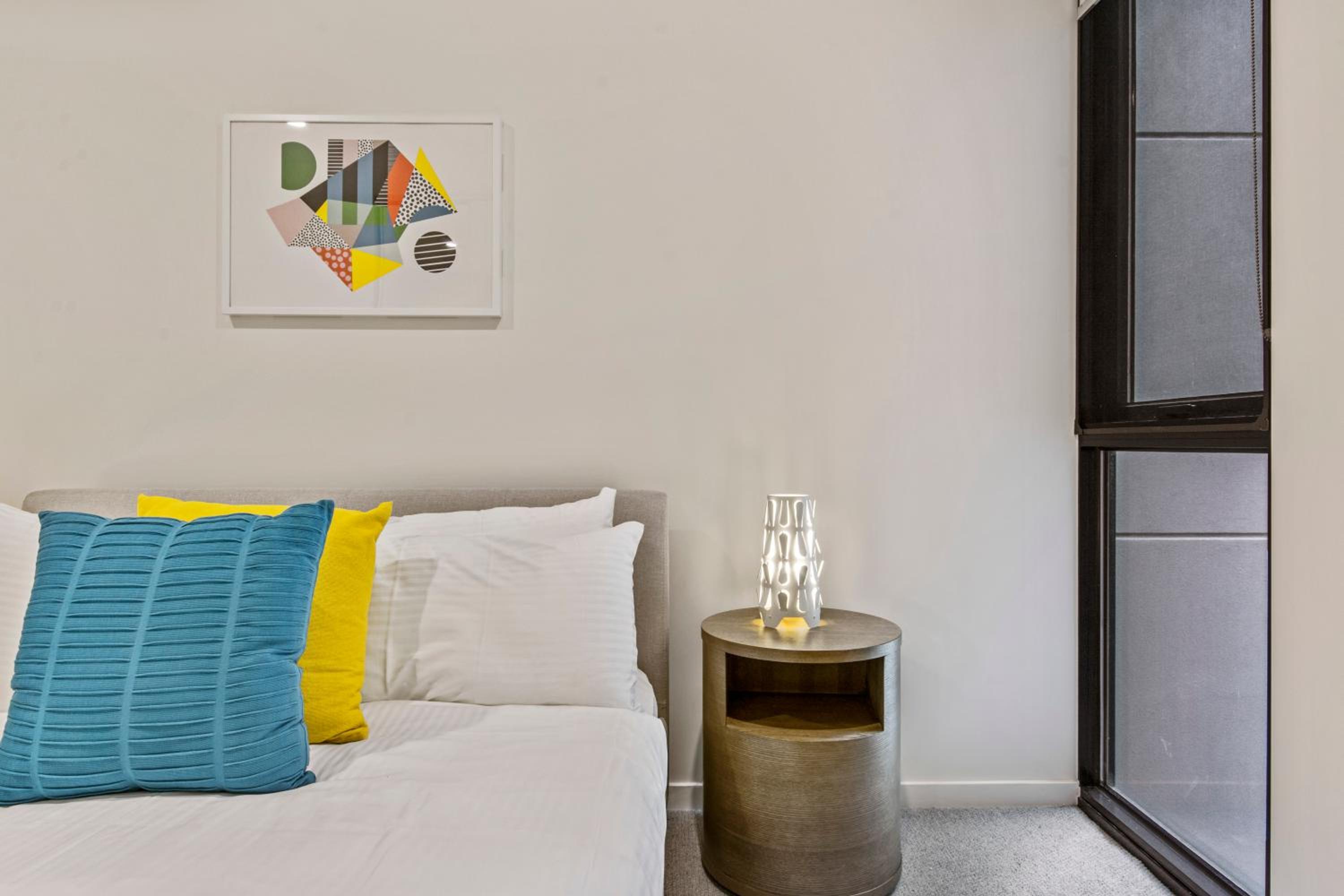 One-Bedroom Apartment thumbnail 6