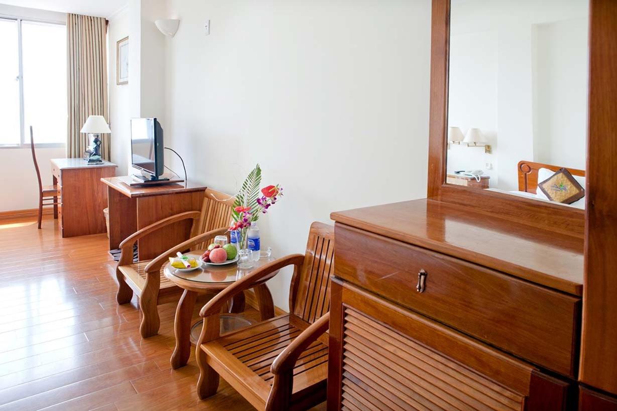 Superior Twin Room with City View - Photo 4