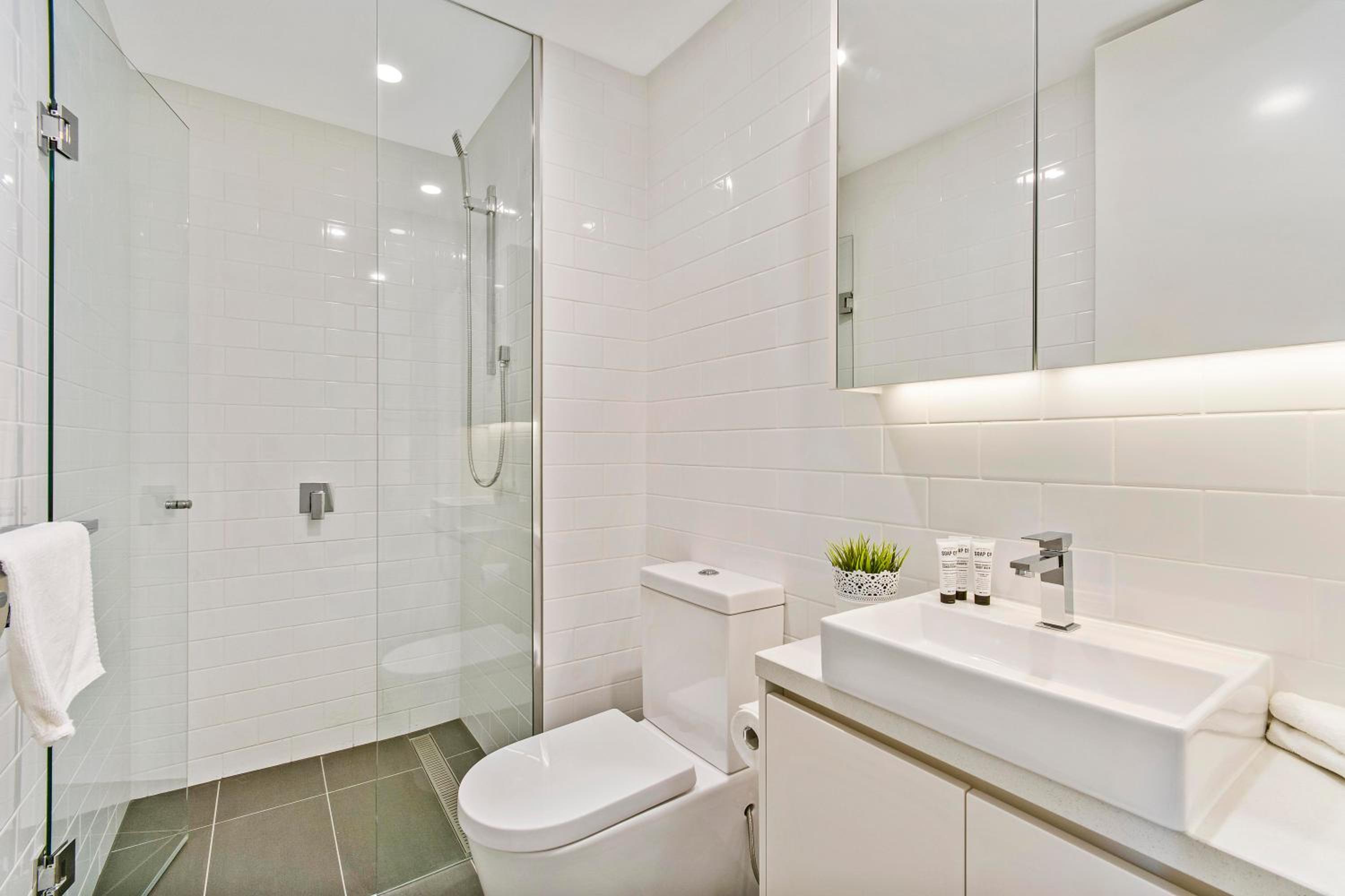 Deluxe 2 Bedroom 1 Bathroom Apartment thumbnail 6