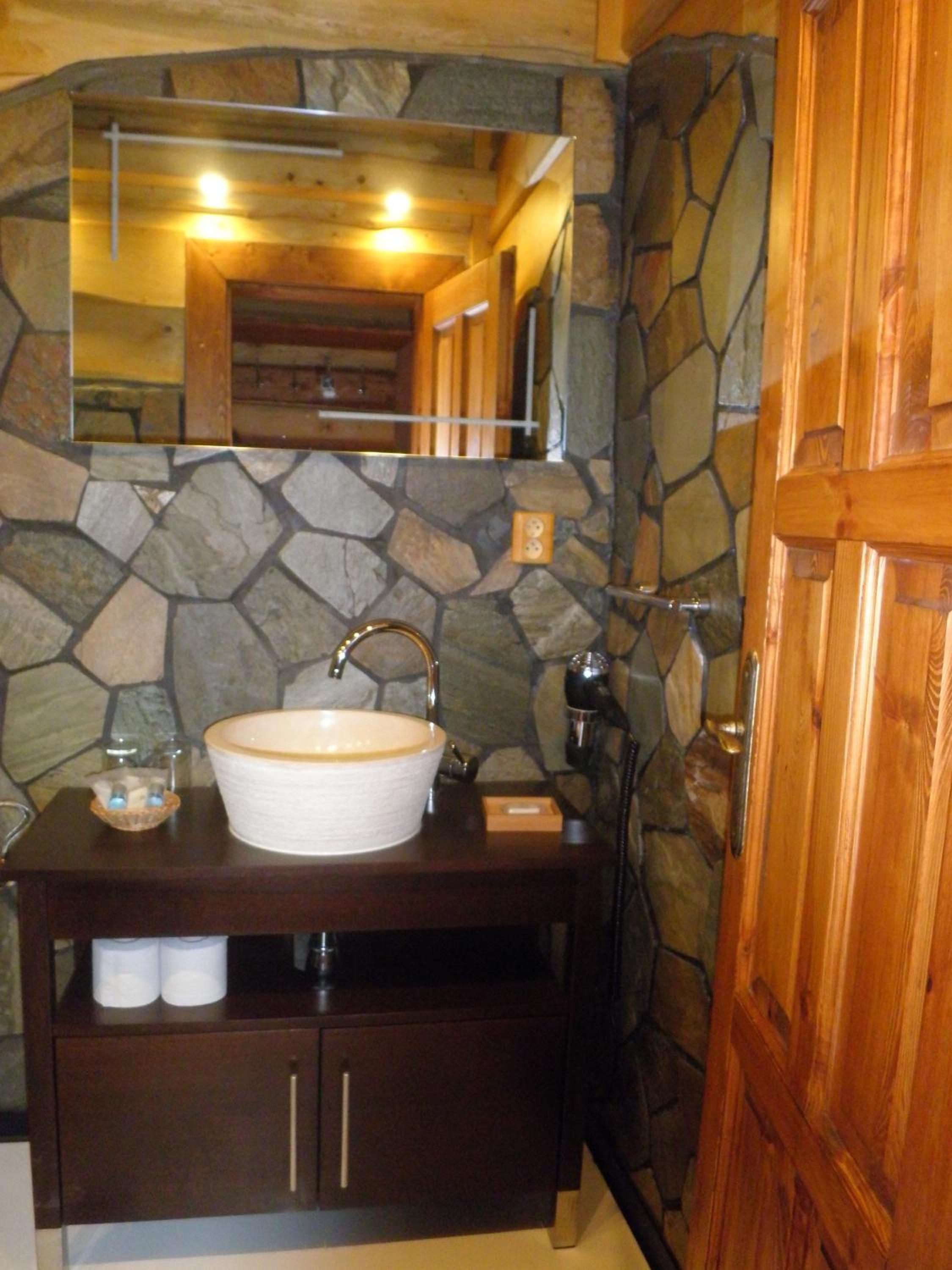 Double or Twin Room - Photo 5