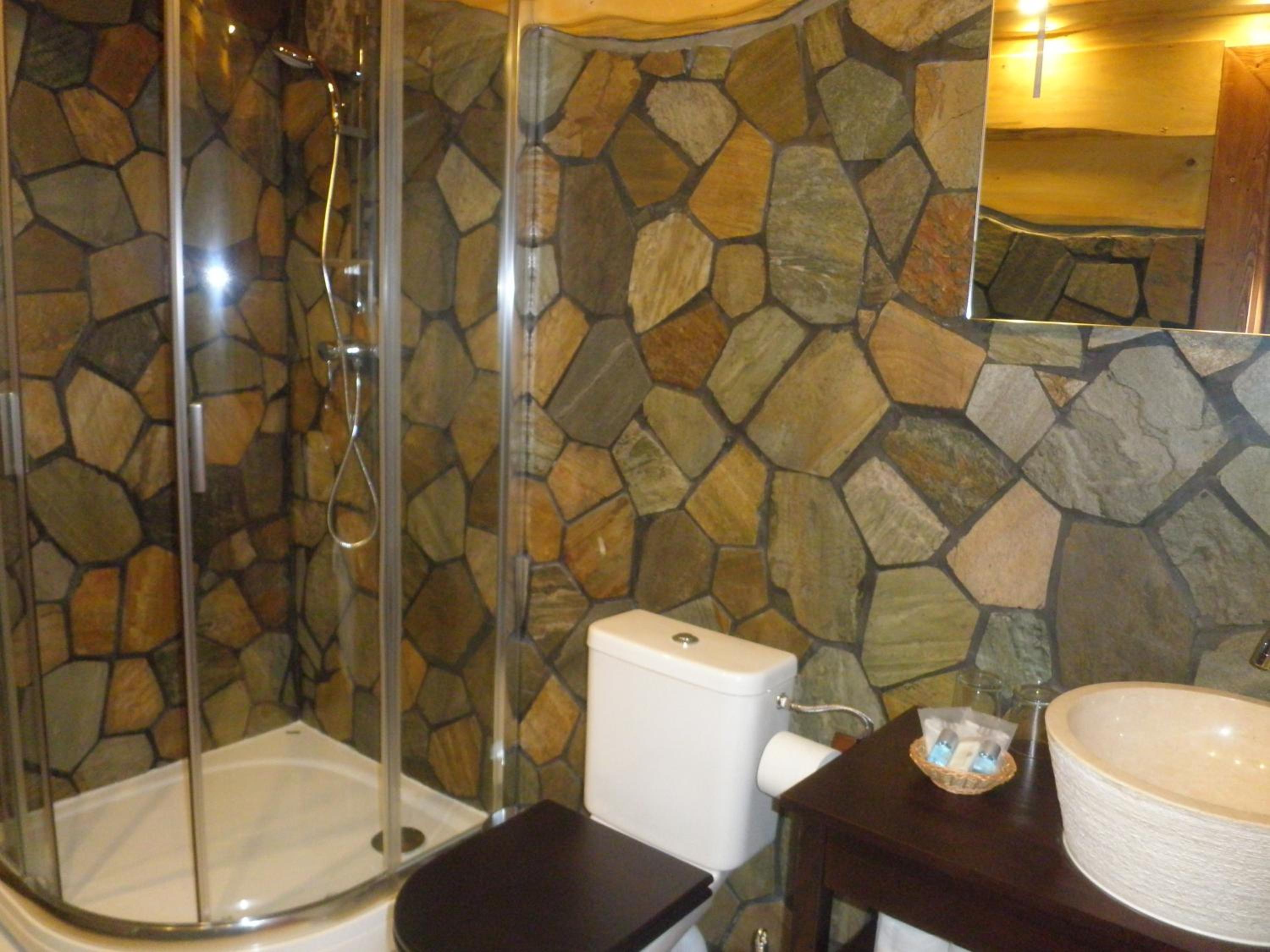 Double or Twin Room - Photo 6