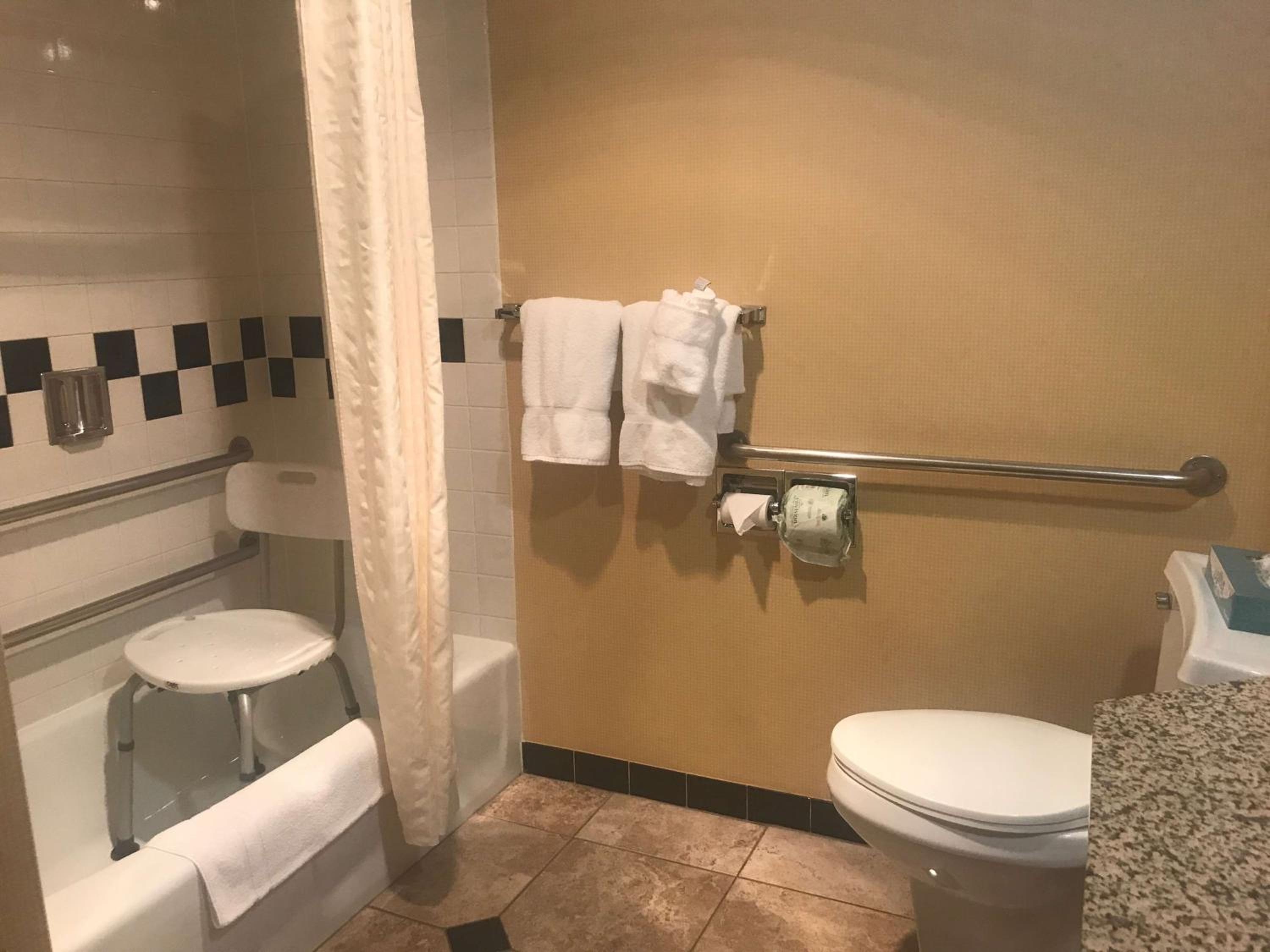 King Room with Bath Tub - Disability Access/Non-Smoking  - Photo 3