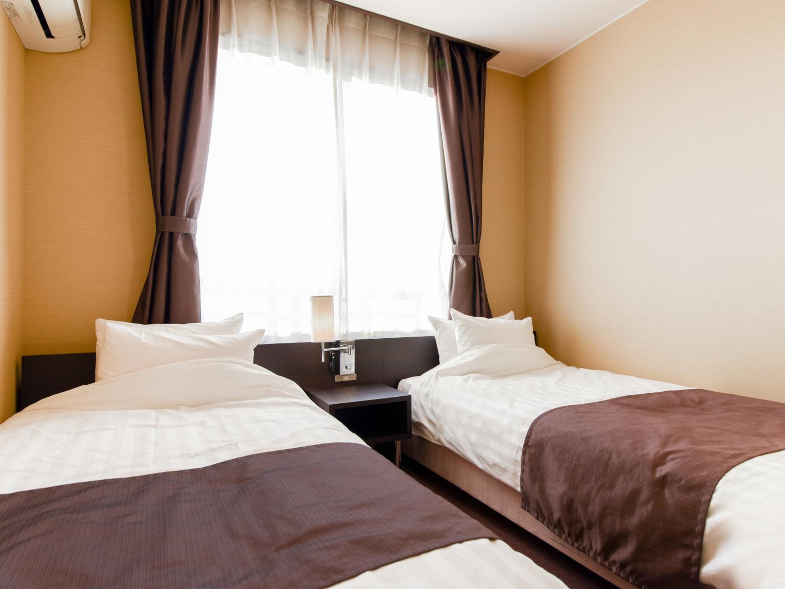 Standard Twin Room - Photo 4