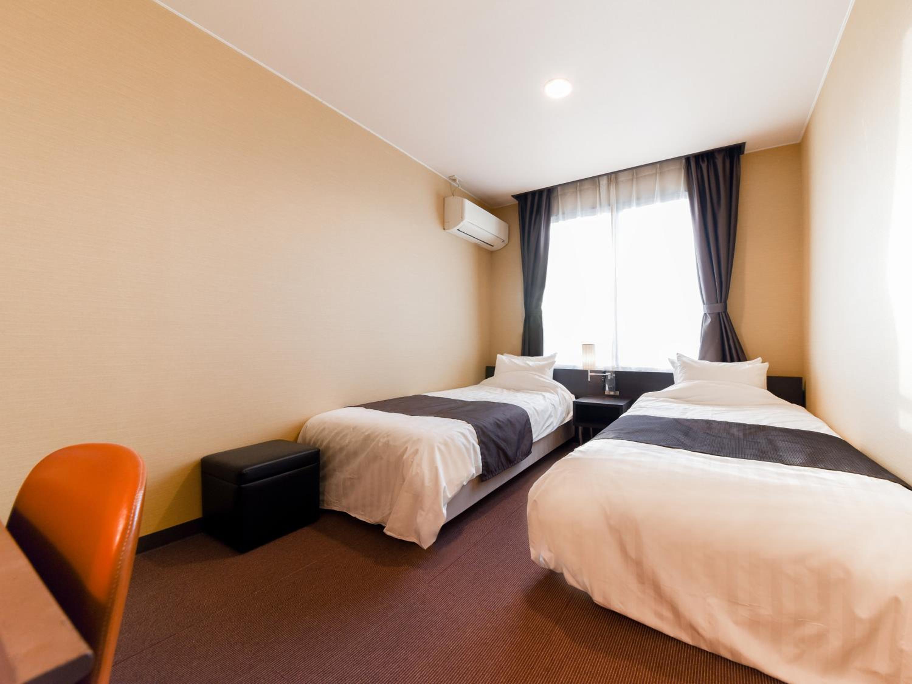Standard Twin Room - Photo 1
