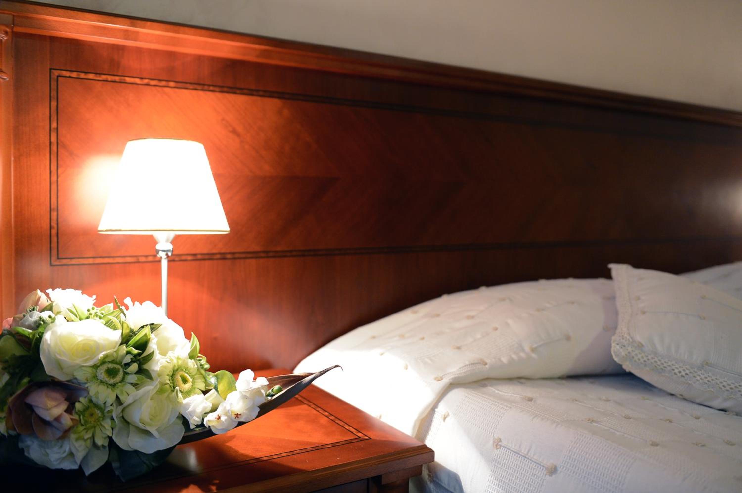 Bed & Sleeping Area