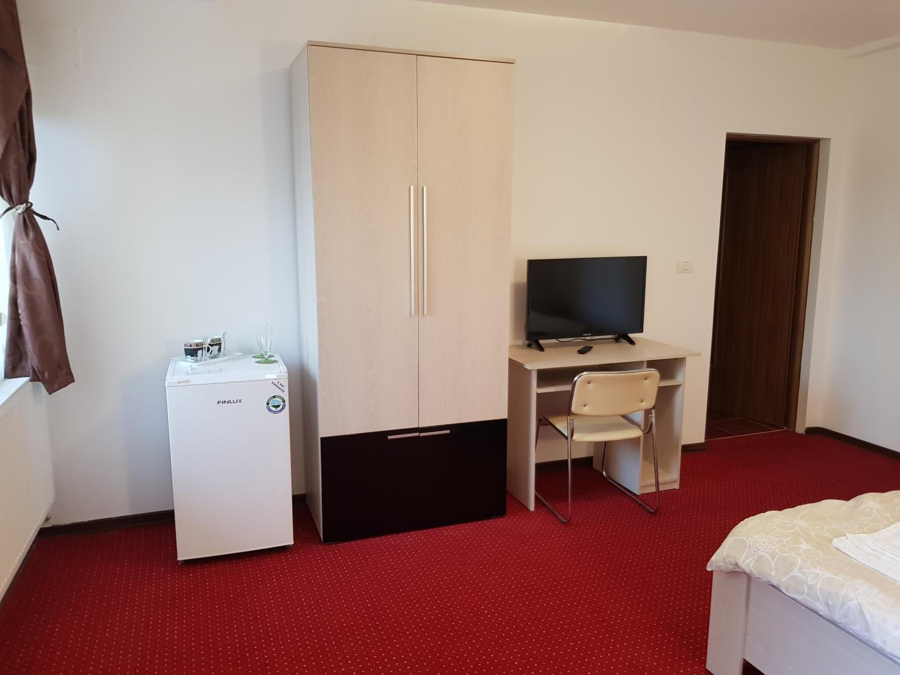 Double Room with Private Bathroom - Photo 4